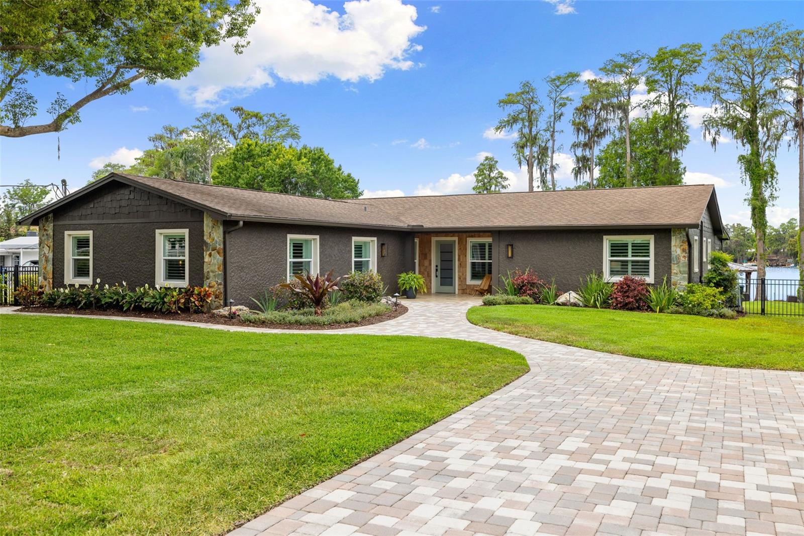 Image 5 of 72 For 18520 Wayne Road
