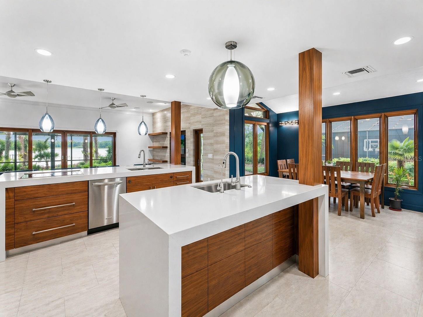 Listing photo id 21 for 8602 Bonnie Cove Lane