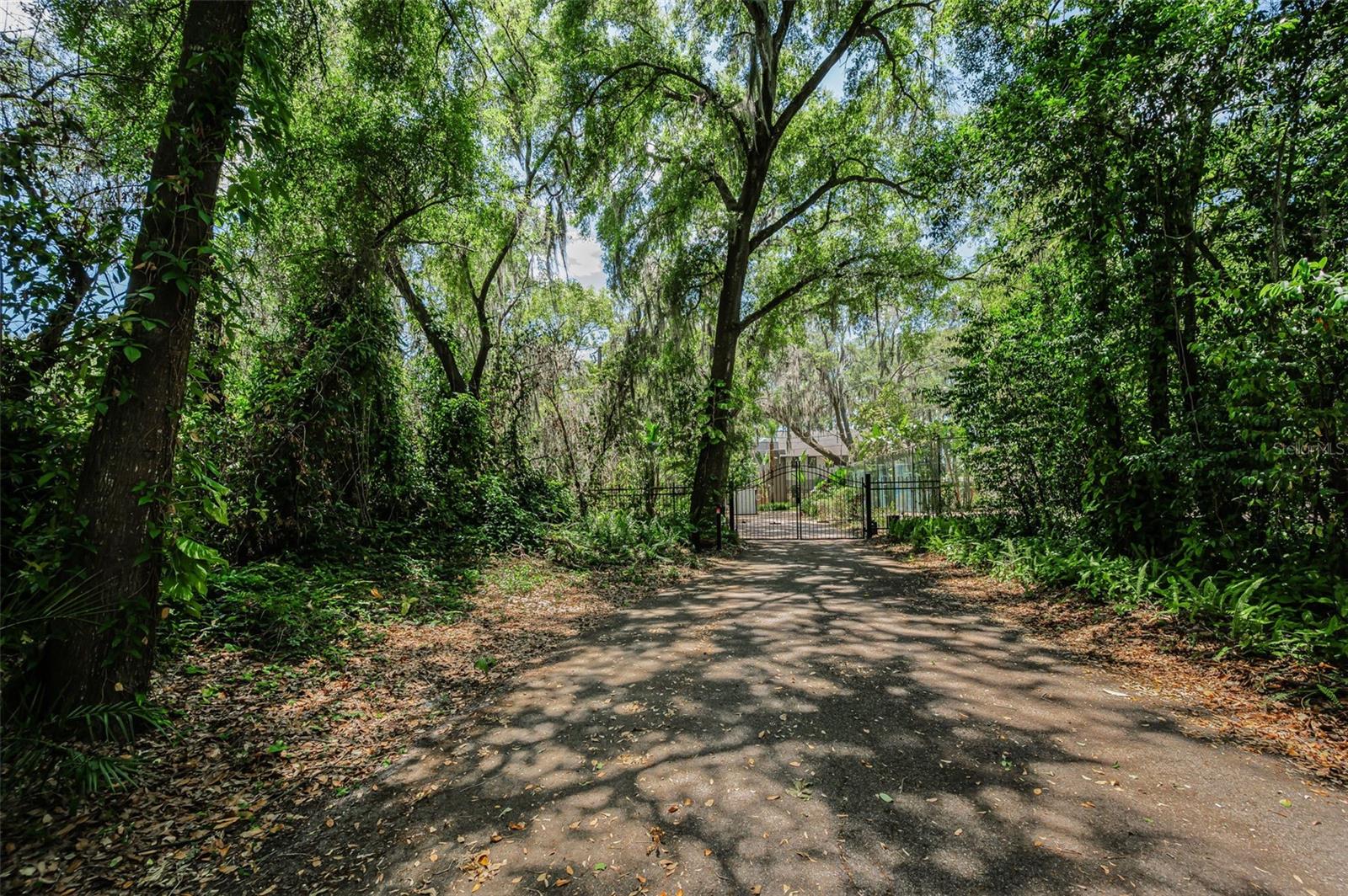 Listing photo id 2 for 8602 Bonnie Cove Lane