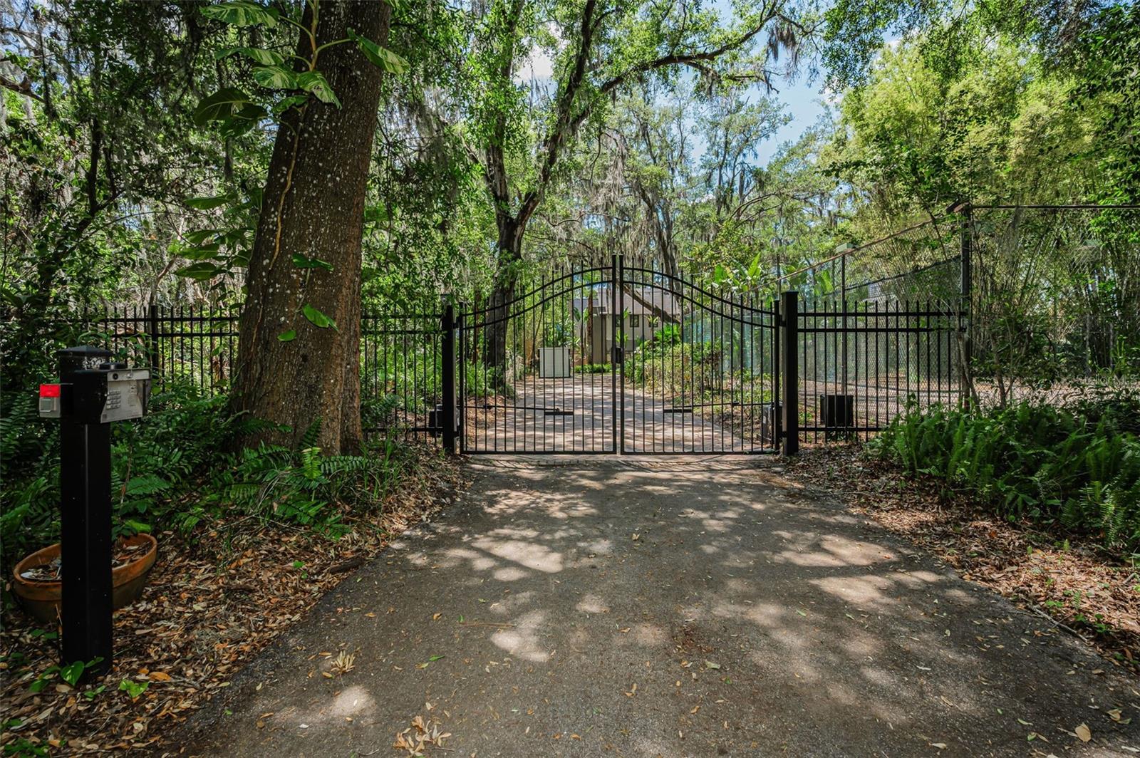 Listing photo id 4 for 8602 Bonnie Cove Lane