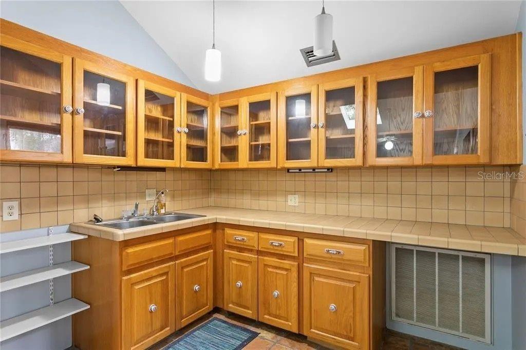 Listing photo id 64 for 8602 Bonnie Cove Lane