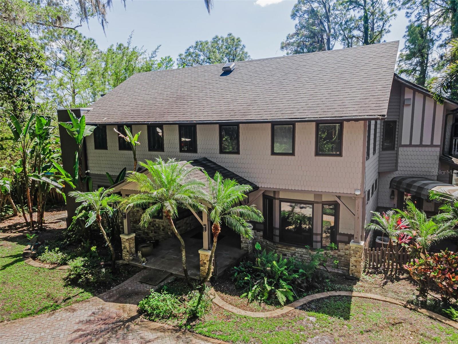 Listing photo id 7 for 8602 Bonnie Cove Lane