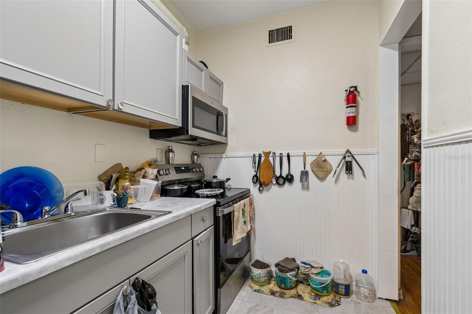 Image 18 of 44 For 1033 19th Avenue S