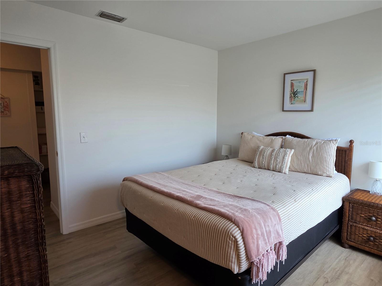 Image 19 of 22 For 4215 Bay Drive 1403