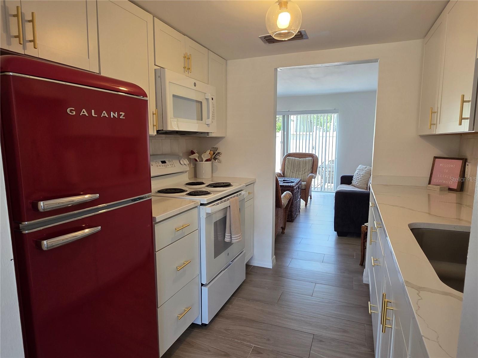 Image 6 of 22 For 4215 Bay Drive 1403