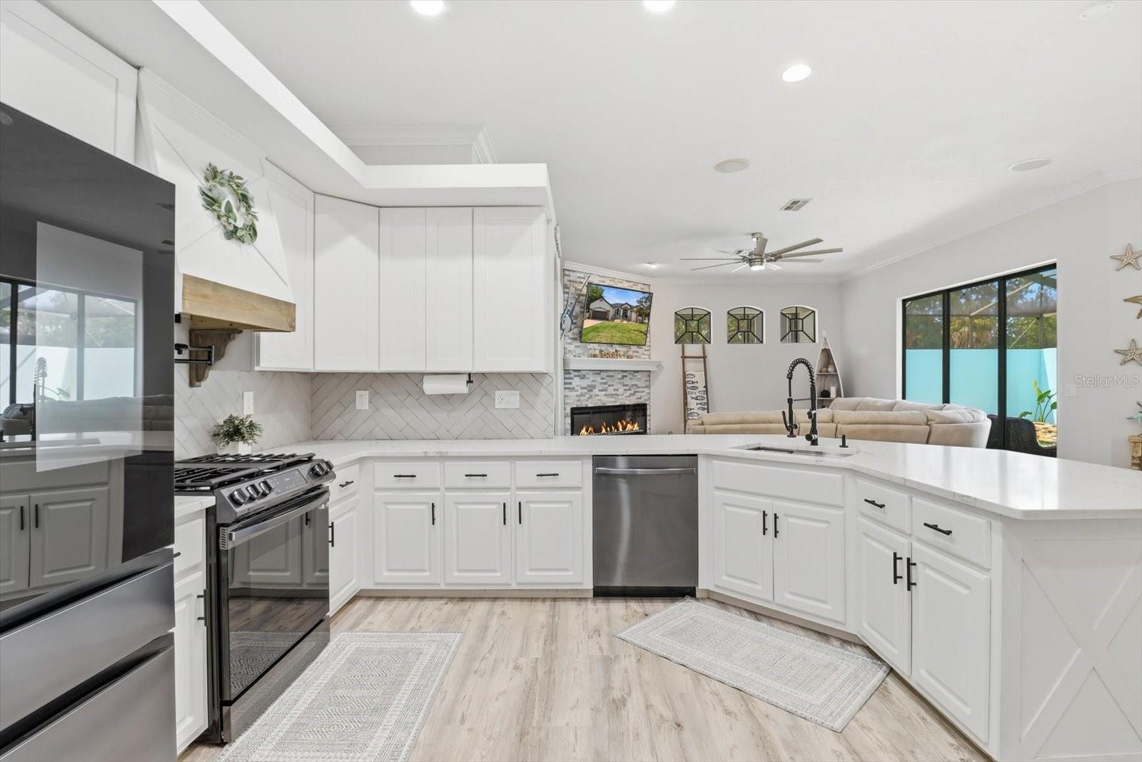 Image 16 of 53 For 11870 Waterway Drive