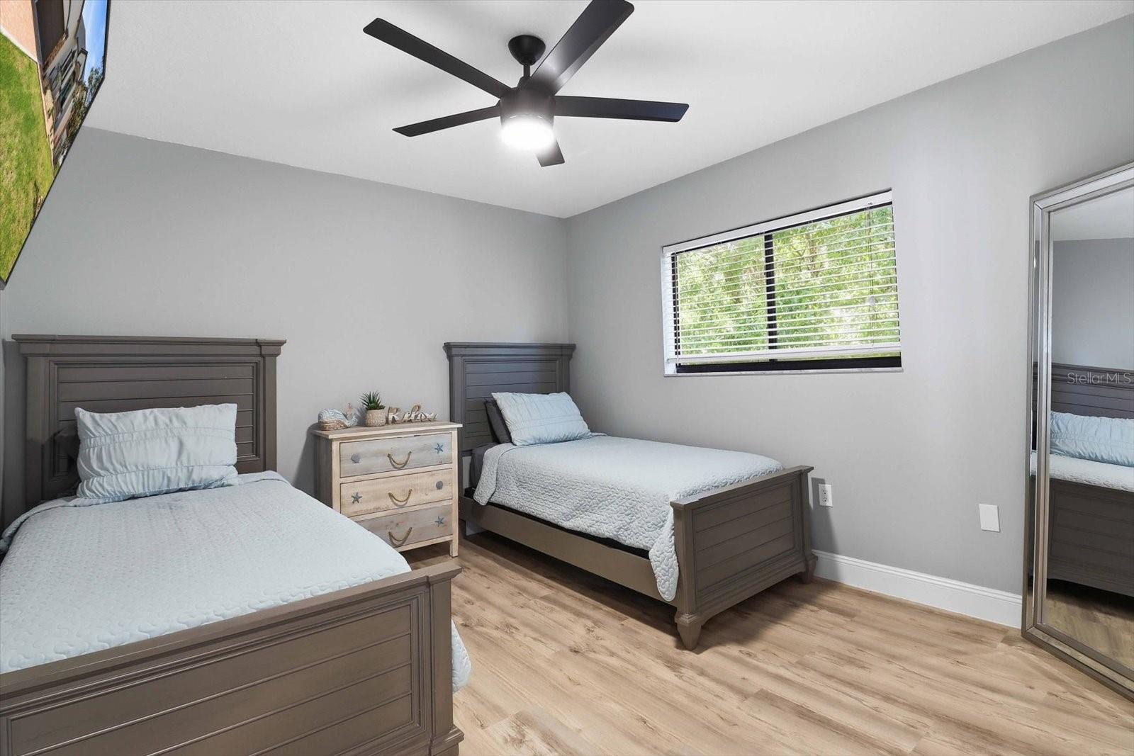 Image 25 of 53 For 11870 Waterway Drive