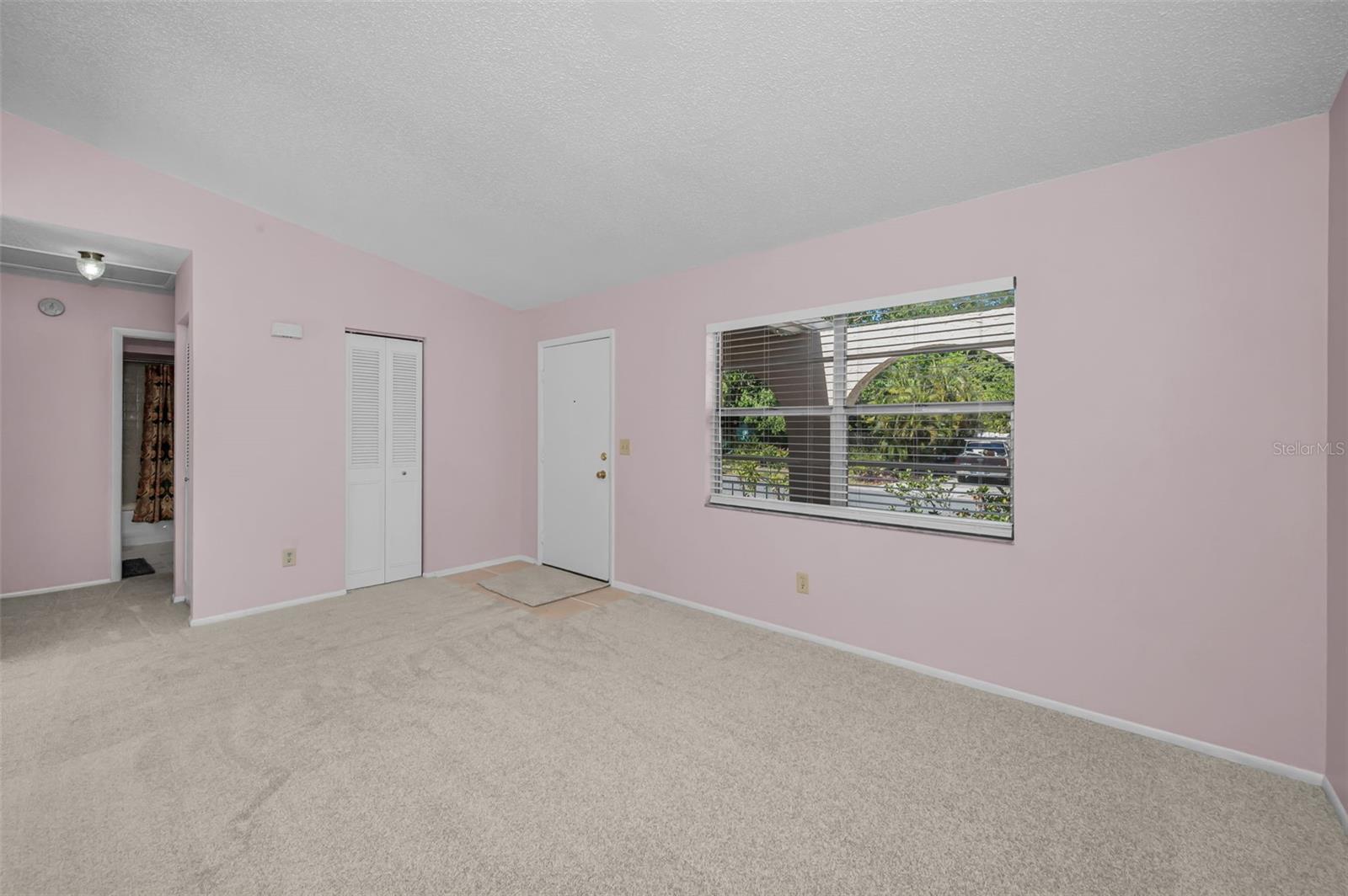 Image 11 of 37 For 2611 Knoll Street W