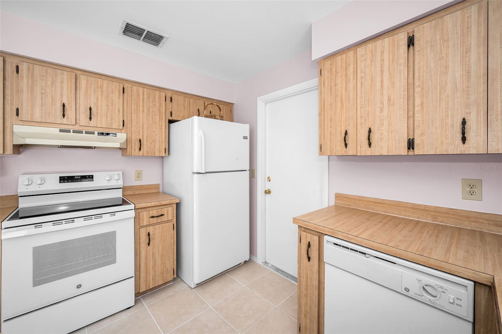 Image 15 of 37 For 2611 Knoll Street W