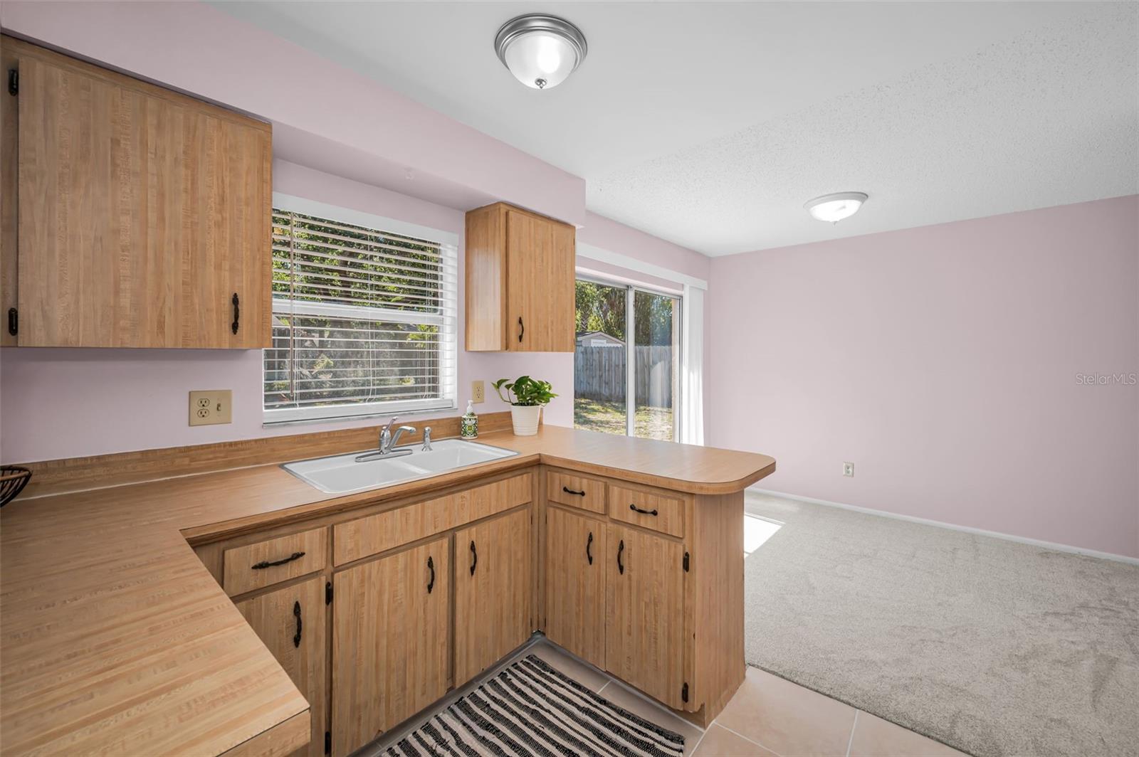 Image 16 of 37 For 2611 Knoll Street W