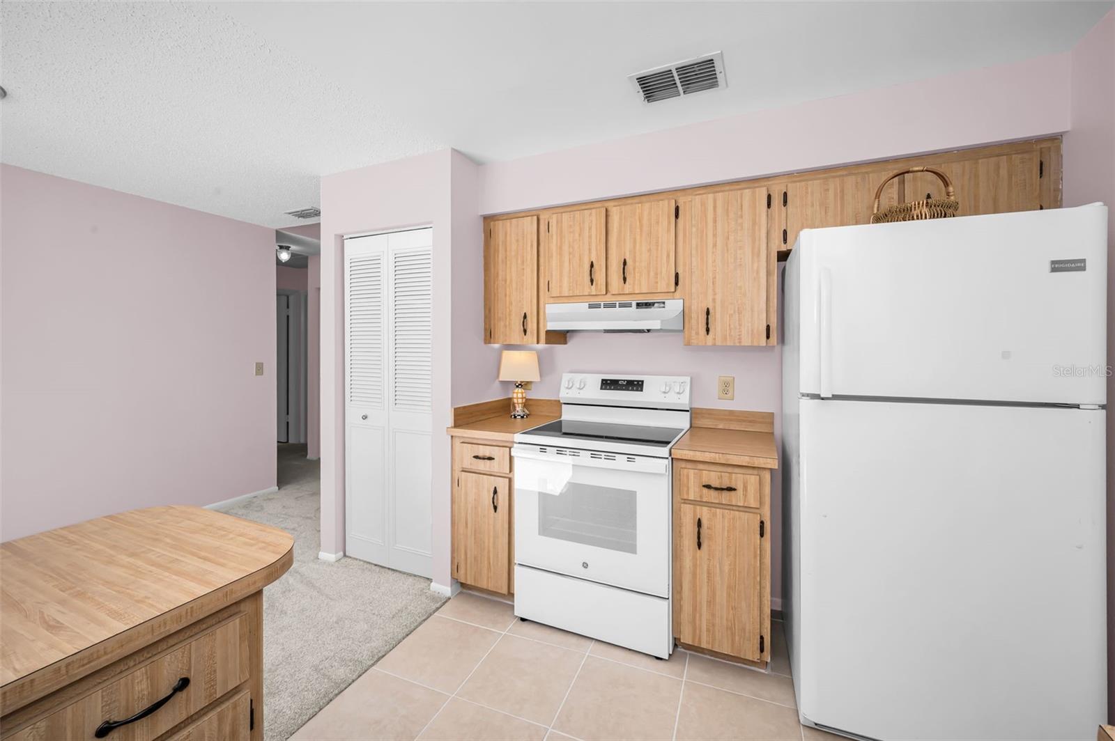 Image 19 of 37 For 2611 Knoll Street W