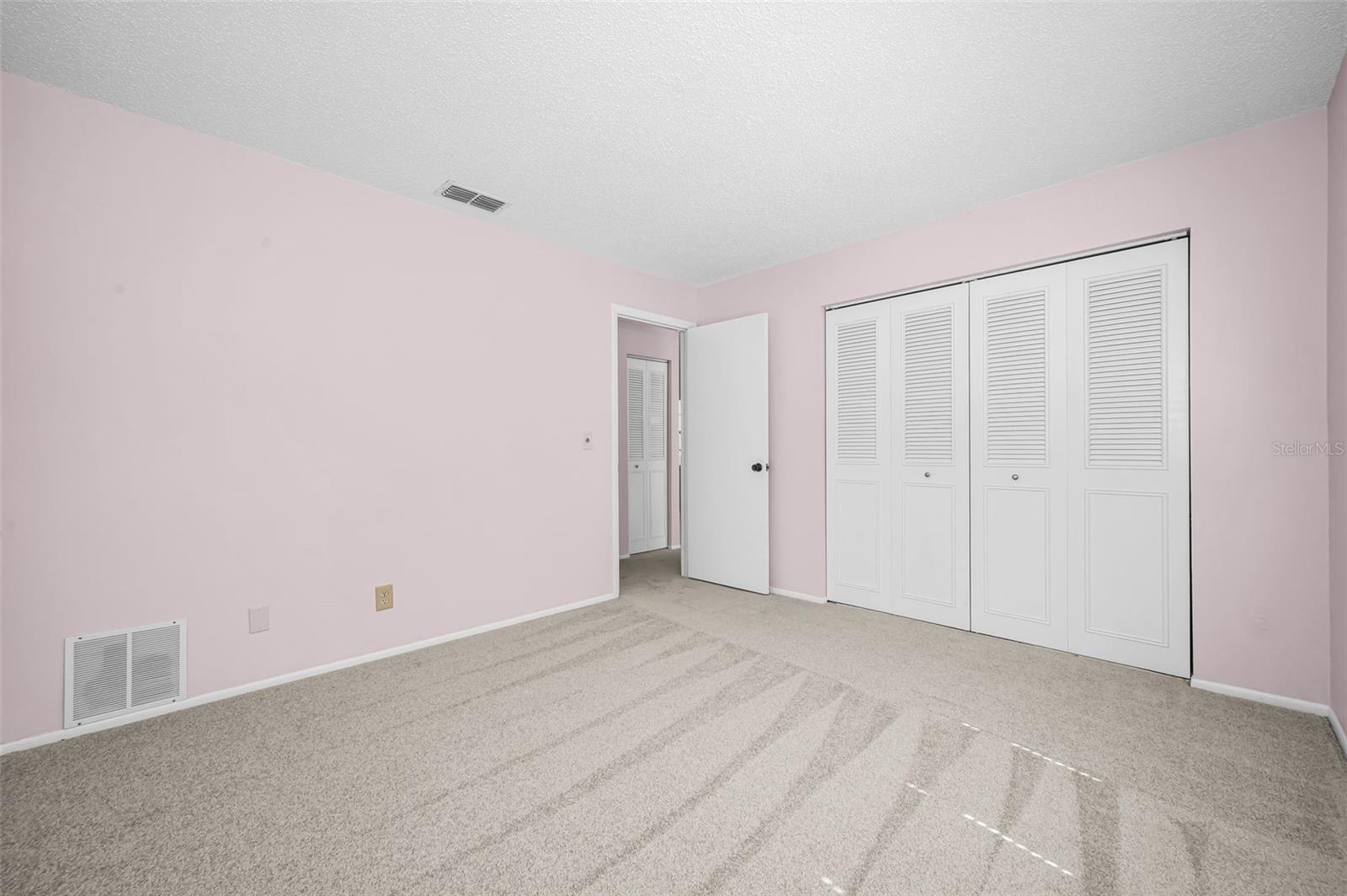 Image 21 of 37 For 2611 Knoll Street W