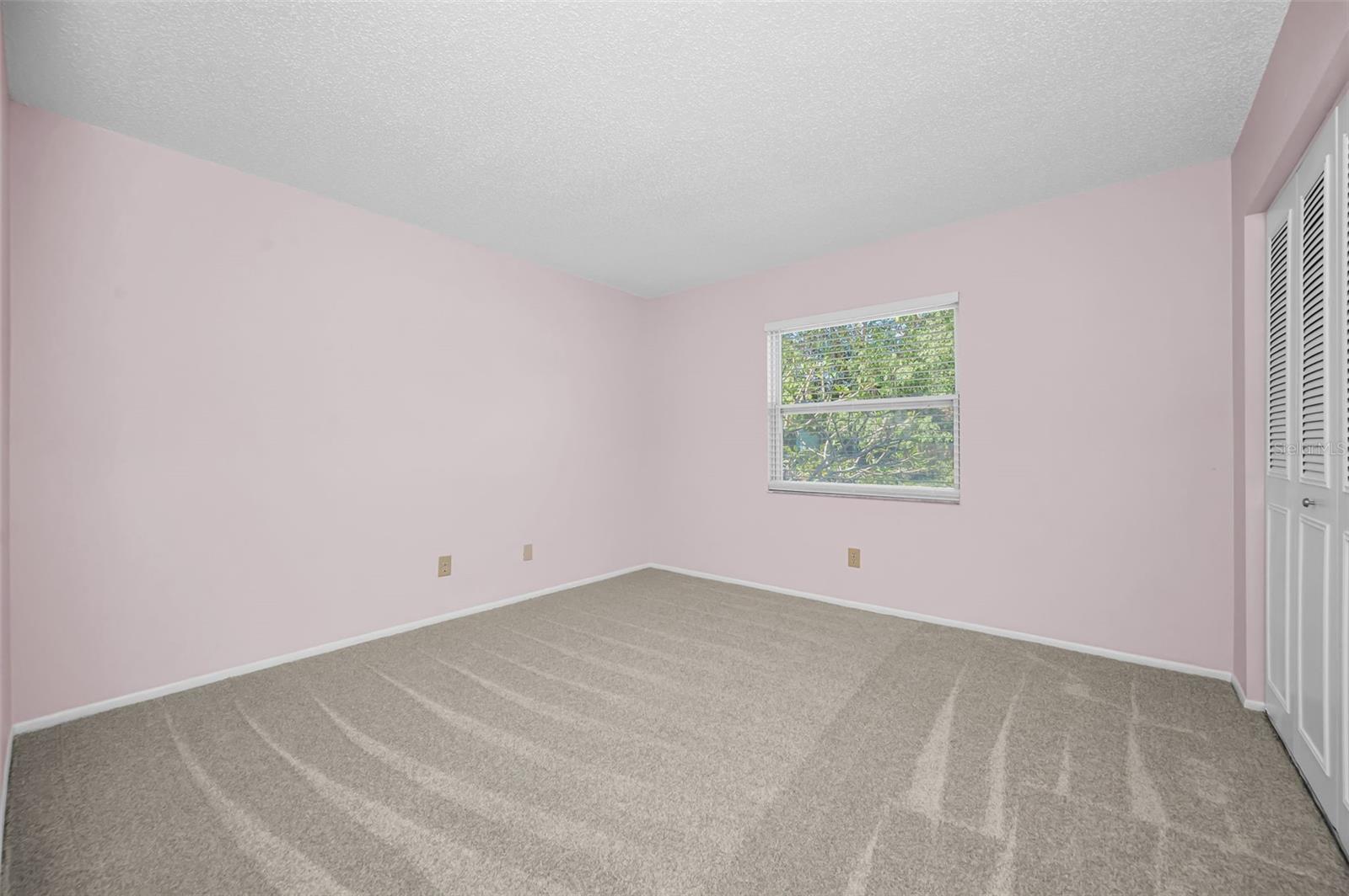 Image 22 of 37 For 2611 Knoll Street W