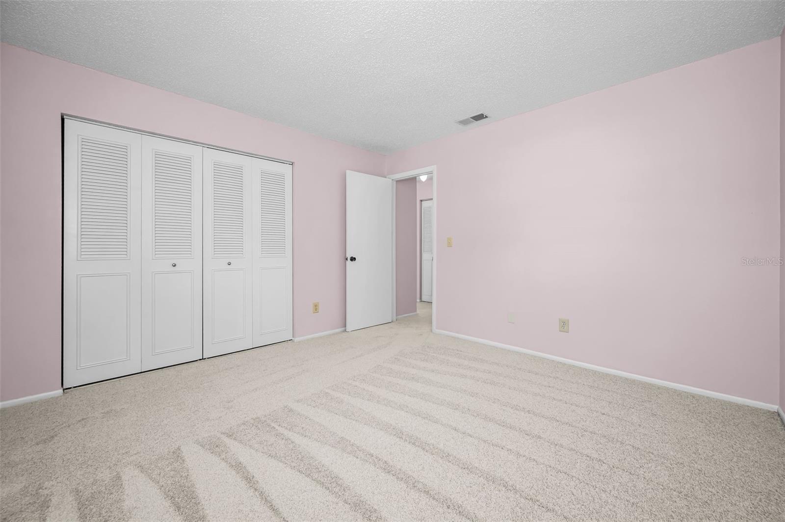 Image 23 of 37 For 2611 Knoll Street W