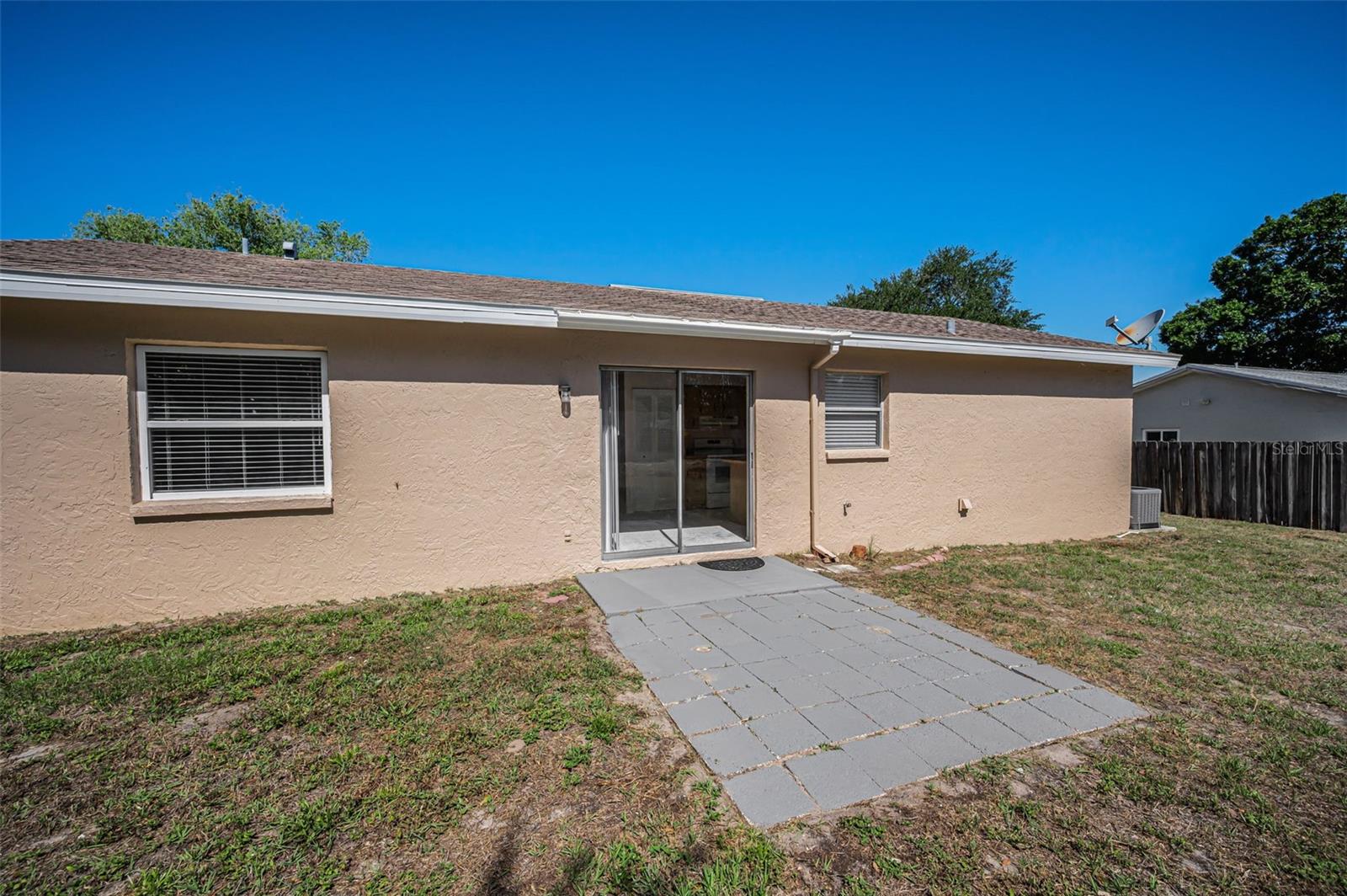 Image 27 of 37 For 2611 Knoll Street W