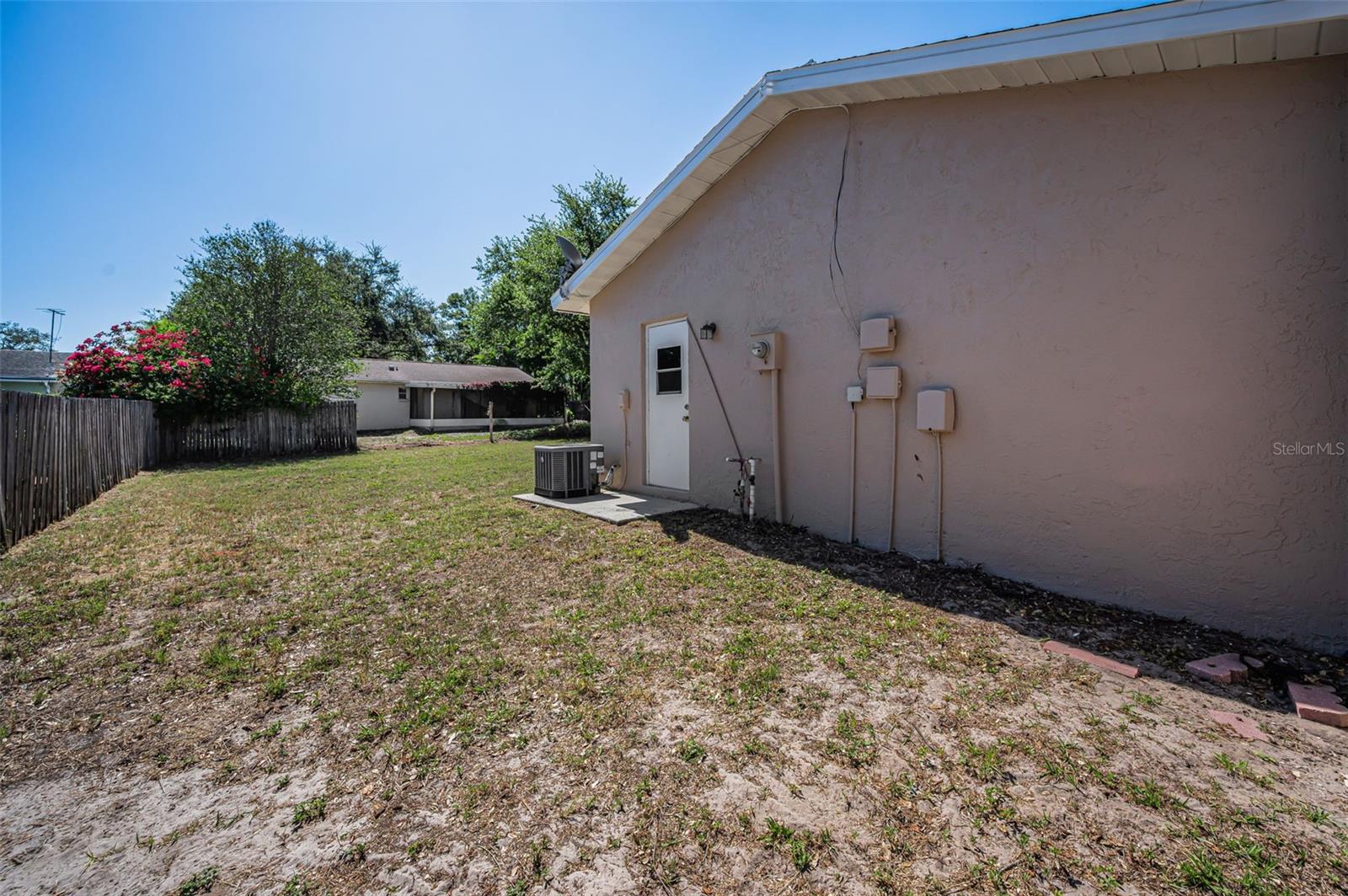 Image 33 of 37 For 2611 Knoll Street W