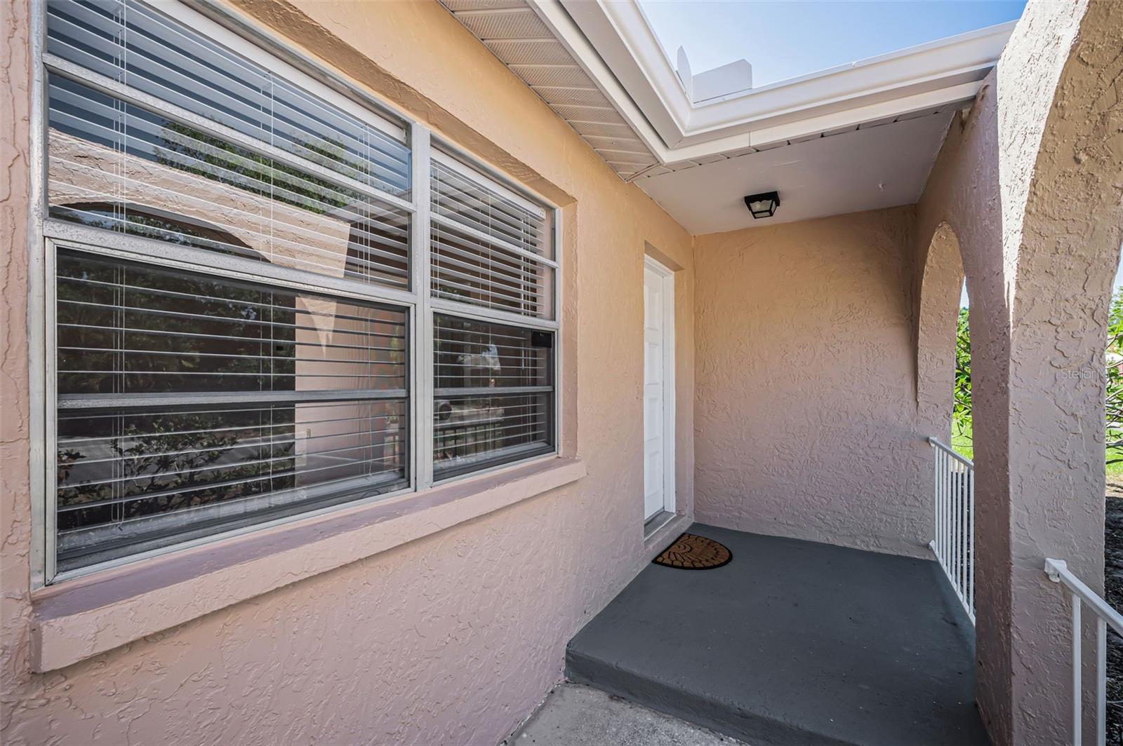 Image 4 of 37 For 2611 Knoll Street W