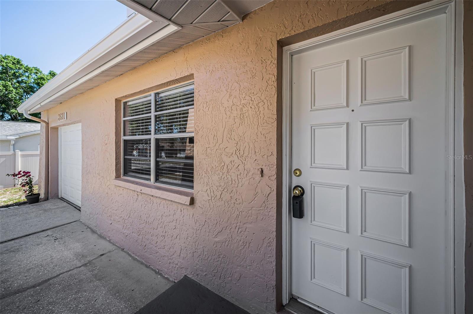 Image 5 of 37 For 2611 Knoll Street W