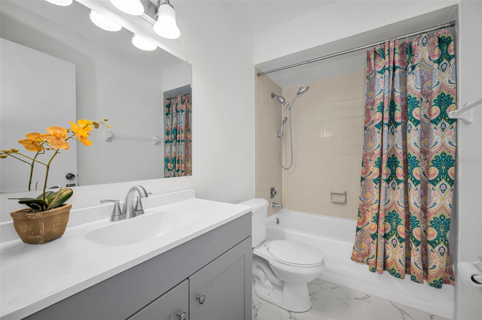 Image 6 of 37 For 2611 Knoll Street W