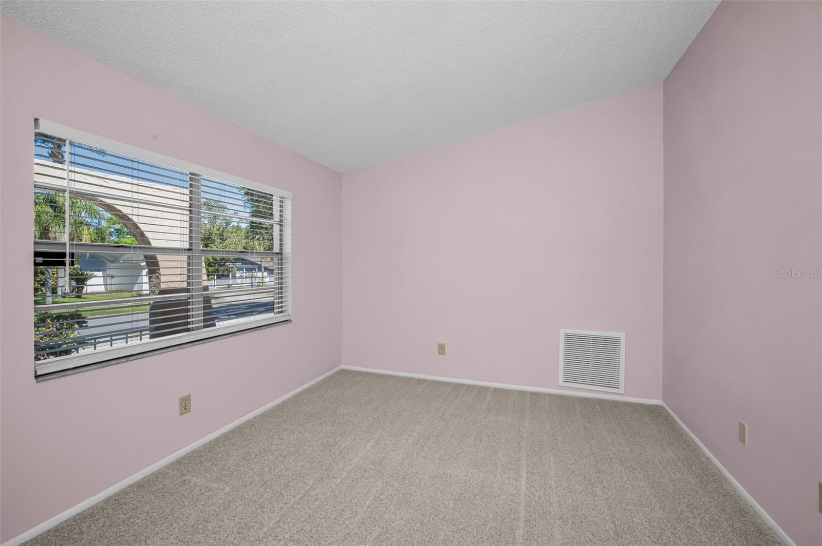 Image 7 of 37 For 2611 Knoll Street W
