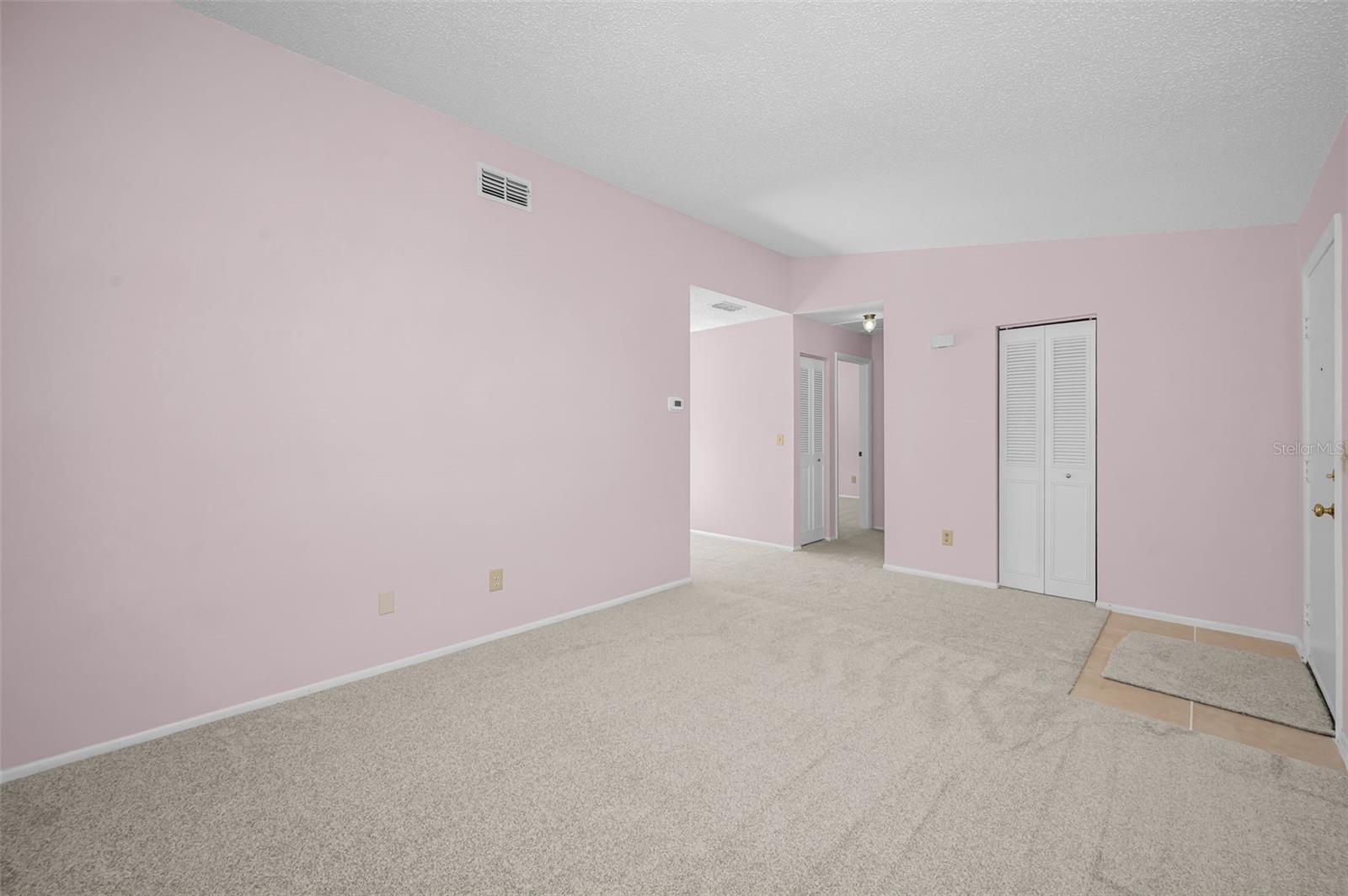 Image 9 of 37 For 2611 Knoll Street W
