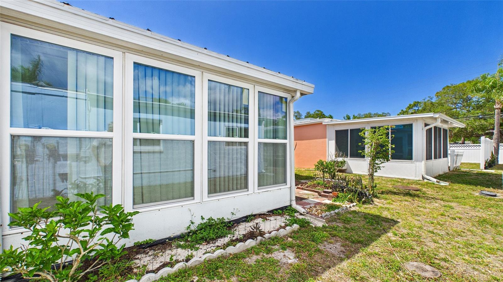 Image 31 of 41 For 325 Sky Loch Drive W