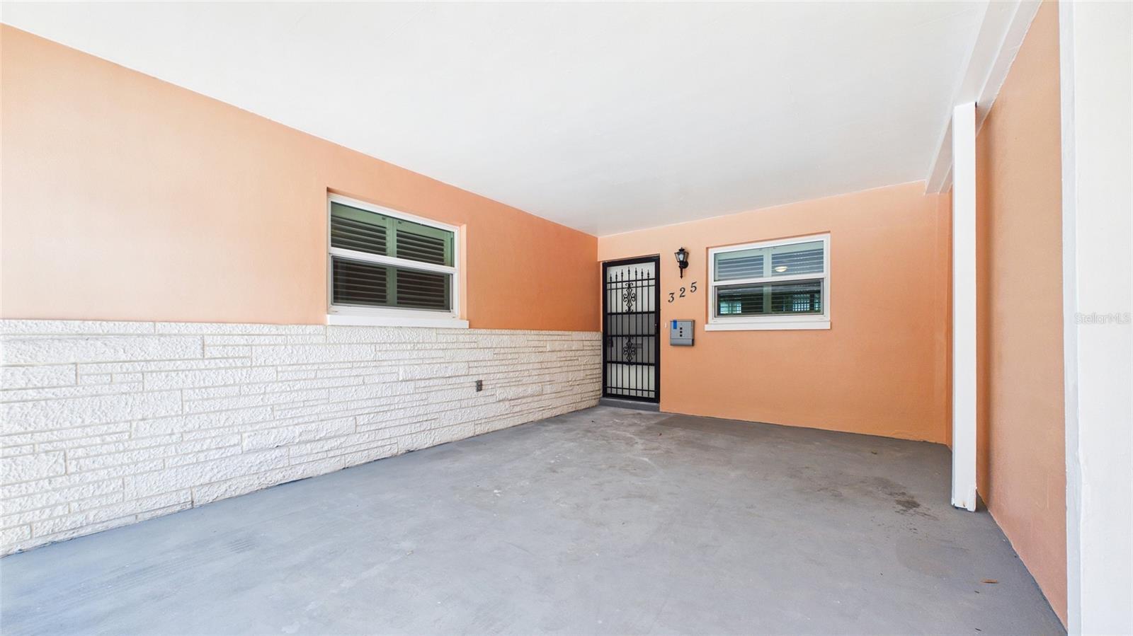 Image 4 of 41 For 325 Sky Loch Drive W