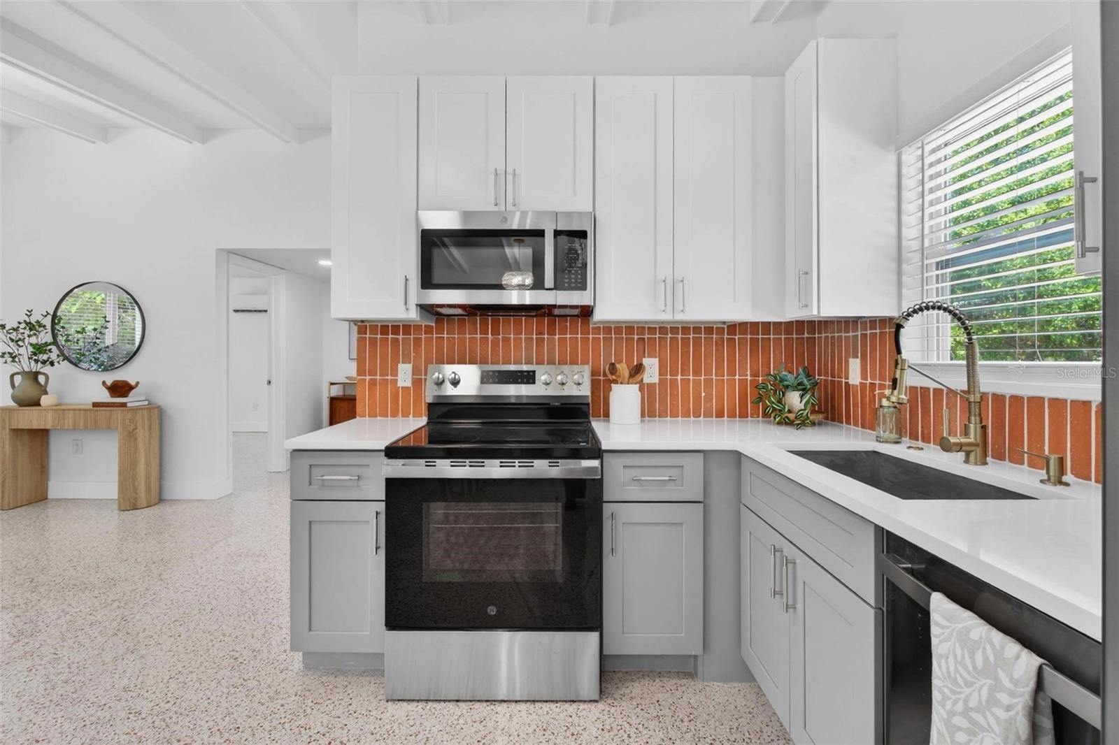 Image 13 of 28 For 4029 3rd Avenue S
