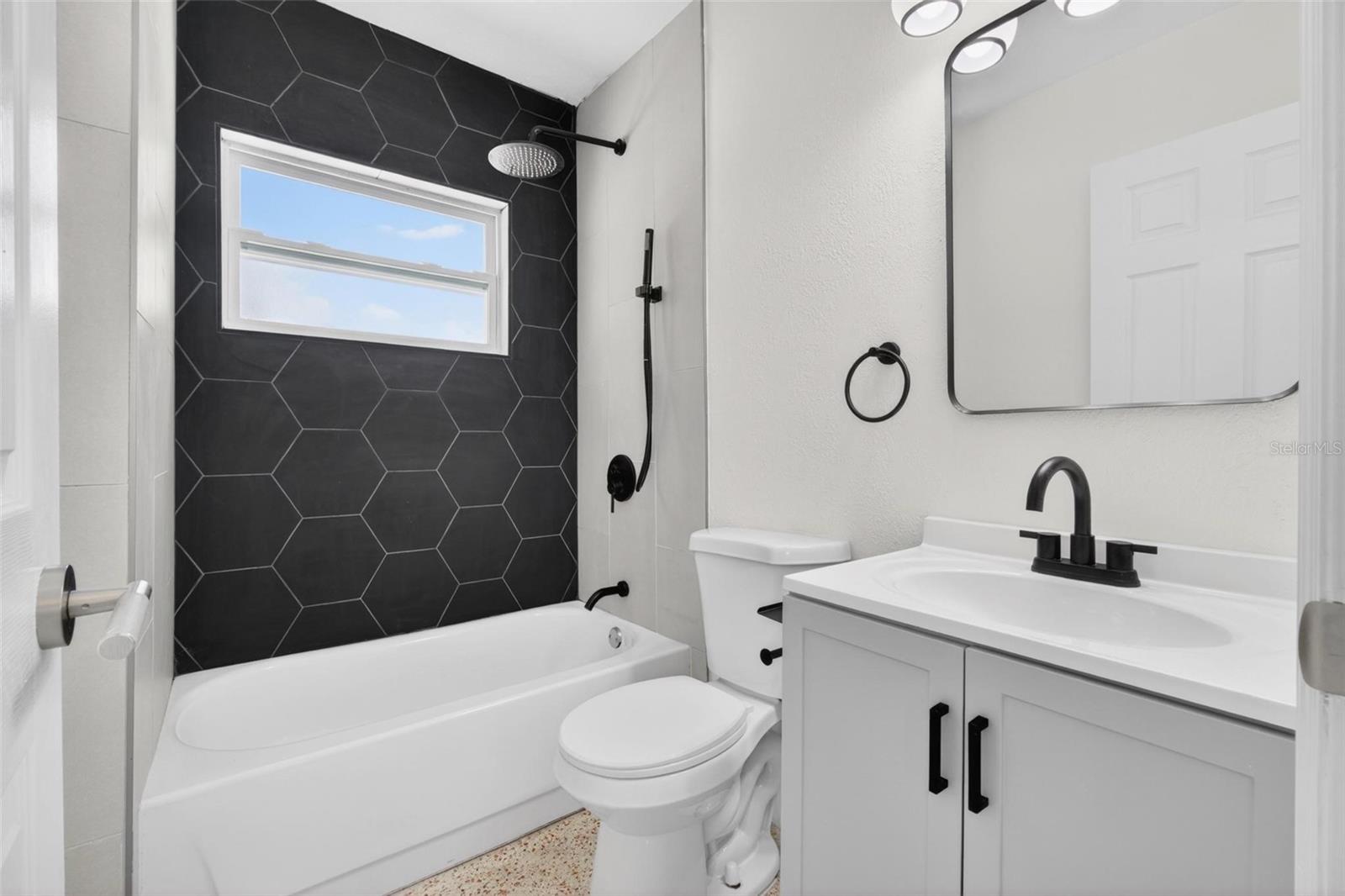Image 21 of 28 For 4029 3rd Avenue S