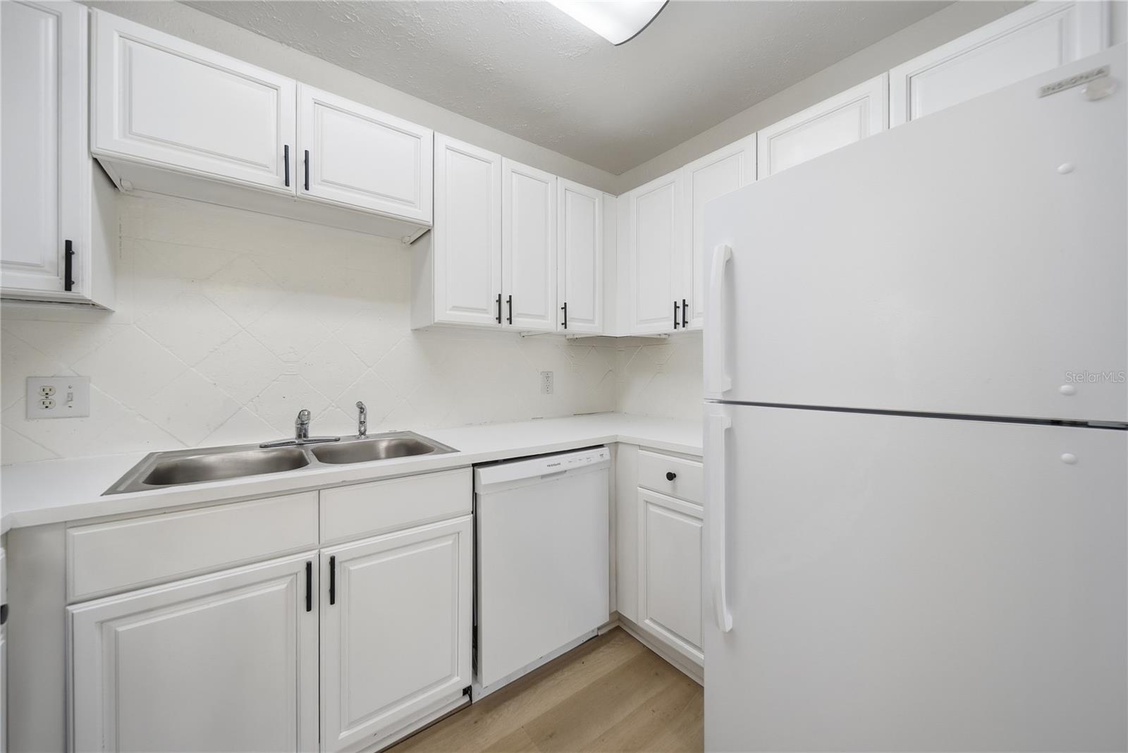 Listing photo id 1 for 13690 Orange Sunset Drive 202