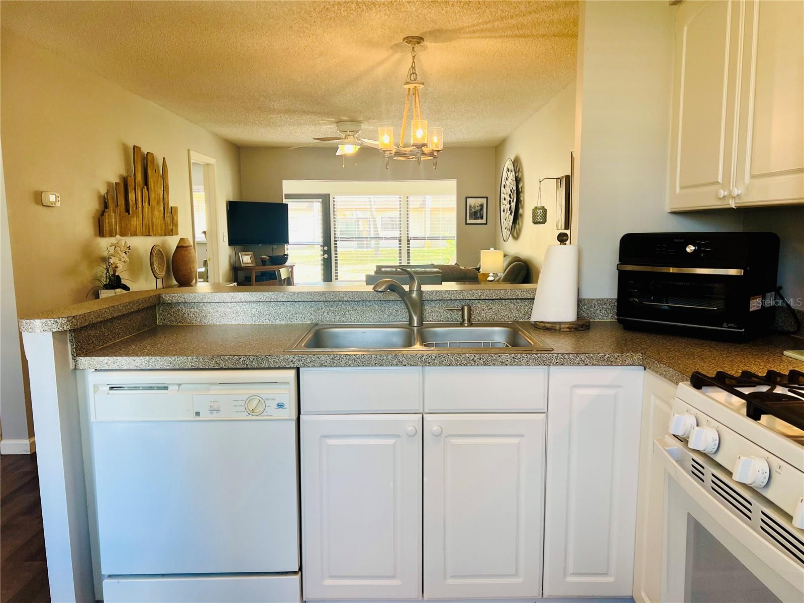 Image 4 of 21 For 2955 Flint Drive S