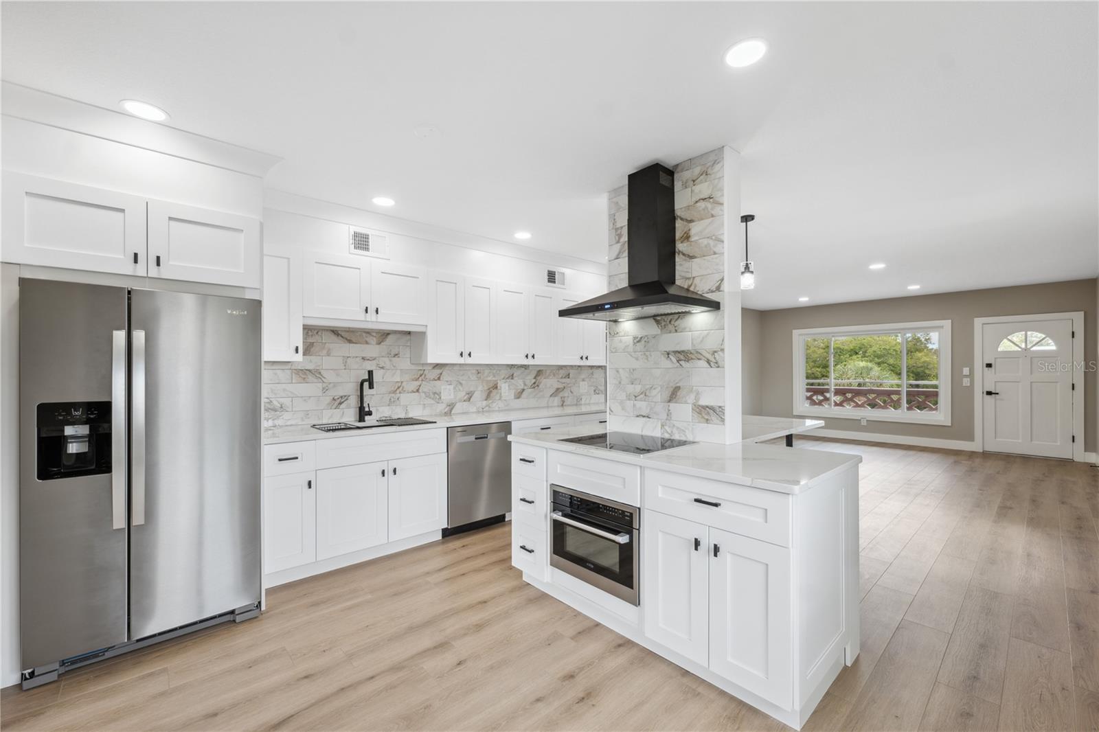 Image 10 of 23 For 2072 Australia Way W 42