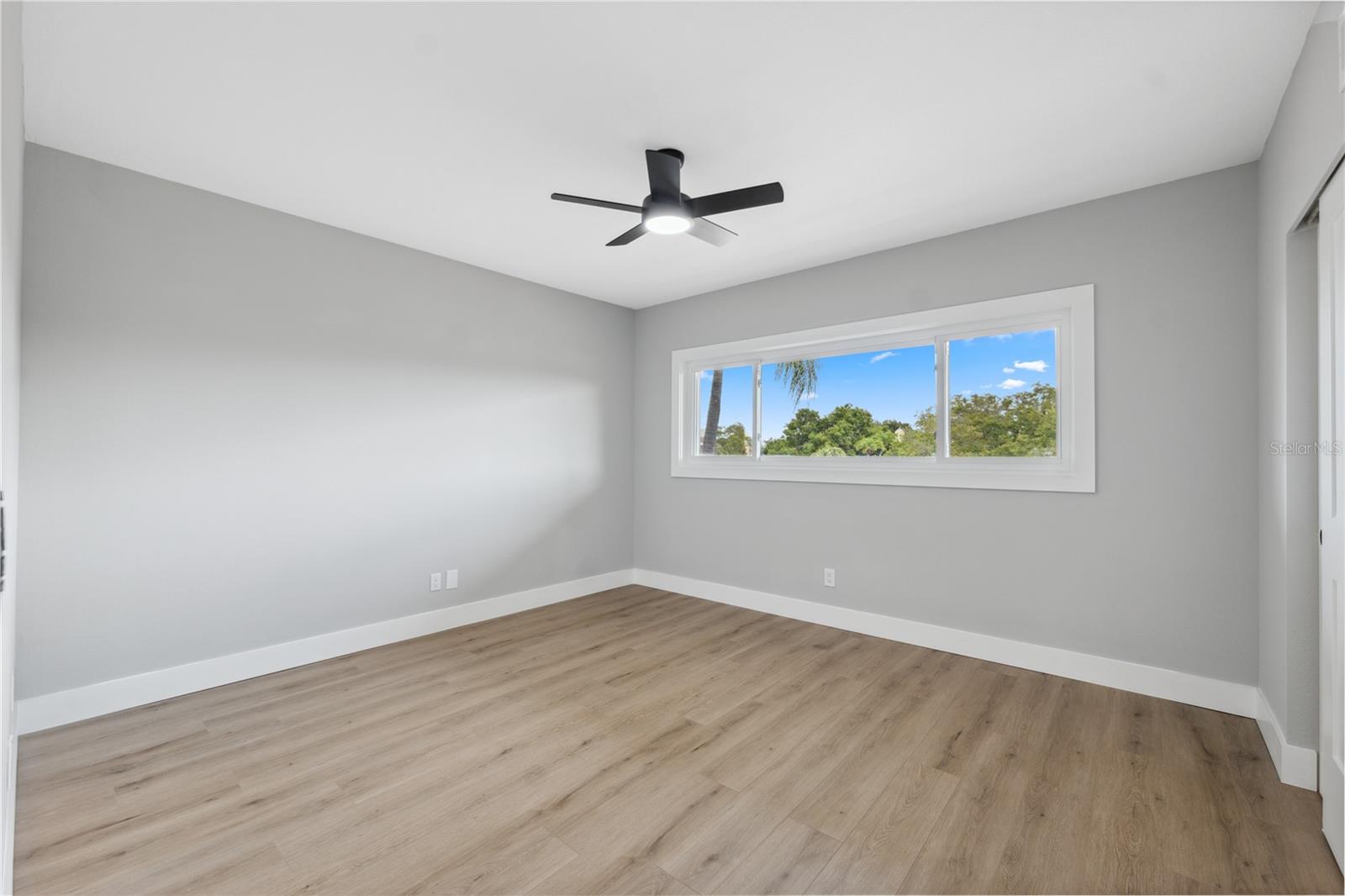 Image 22 of 23 For 2072 Australia Way W 42