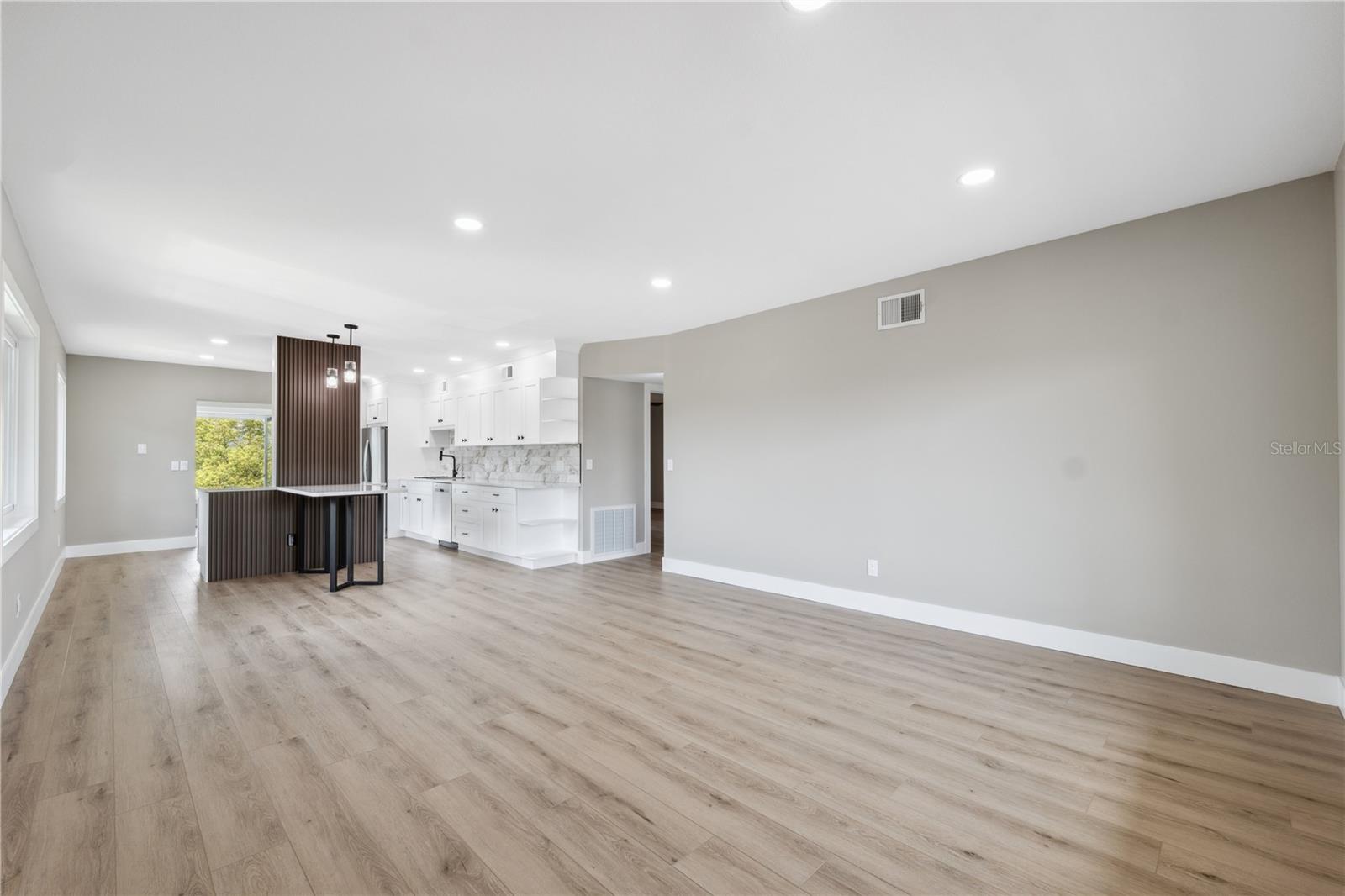 Image 5 of 23 For 2072 Australia Way W 42