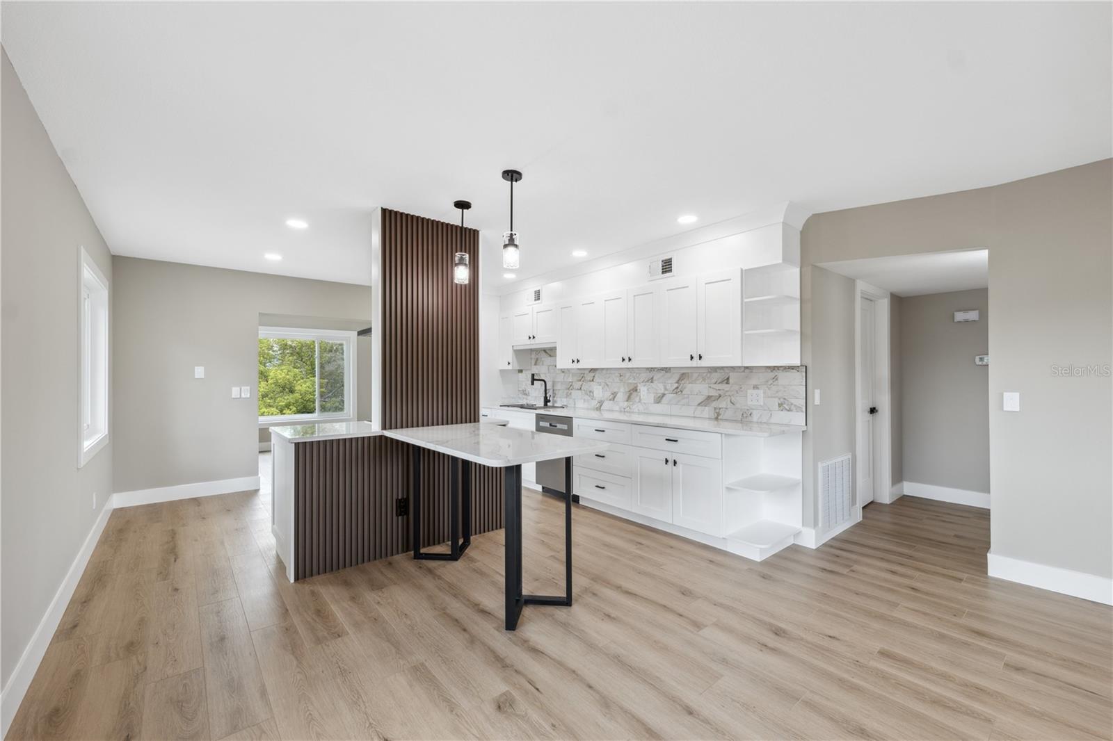 Image 6 of 23 For 2072 Australia Way W 42