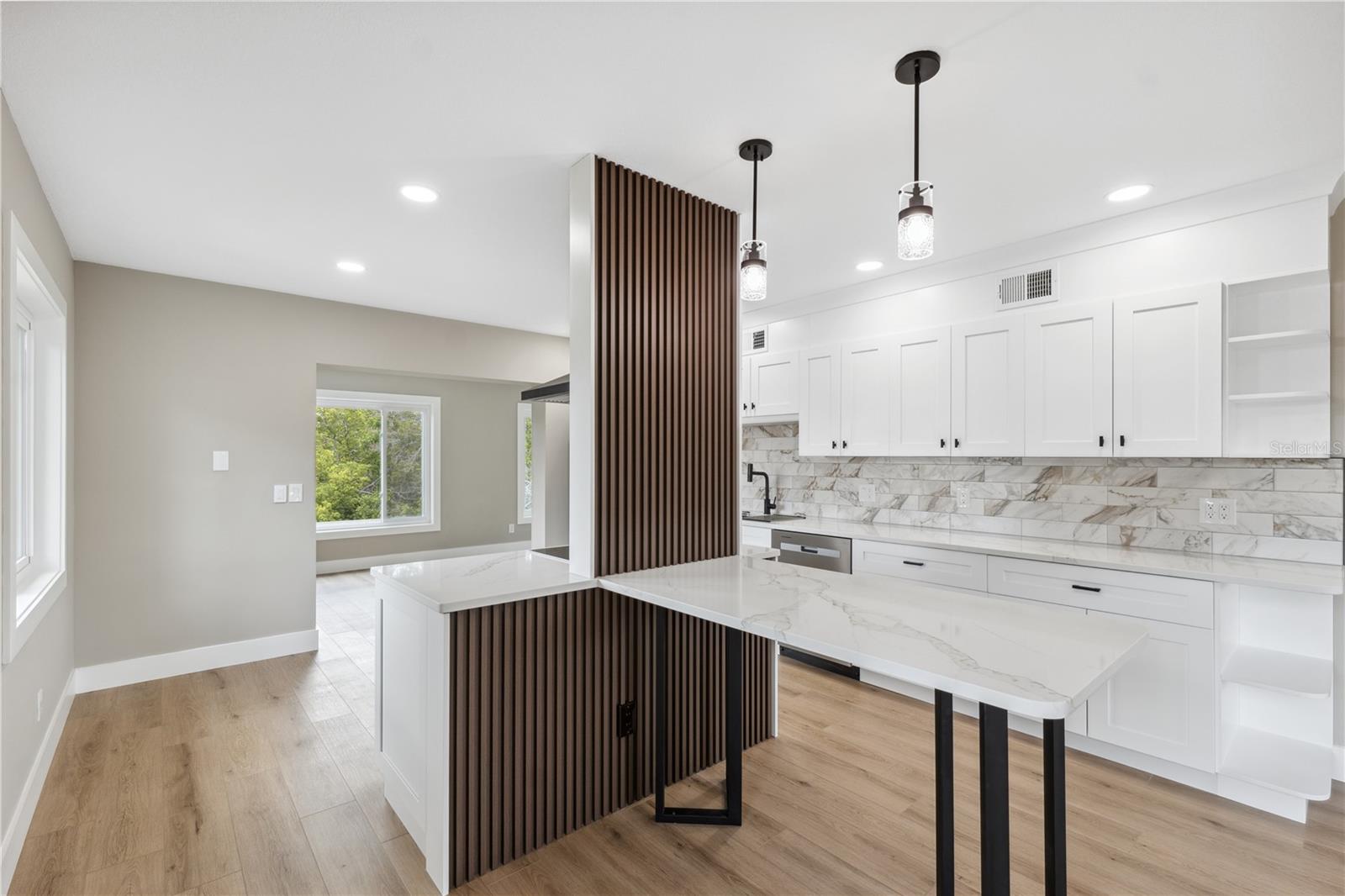 Image 7 of 23 For 2072 Australia Way W 42