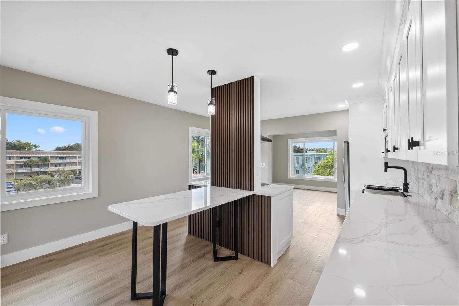 Image 8 of 23 For 2072 Australia Way W 42