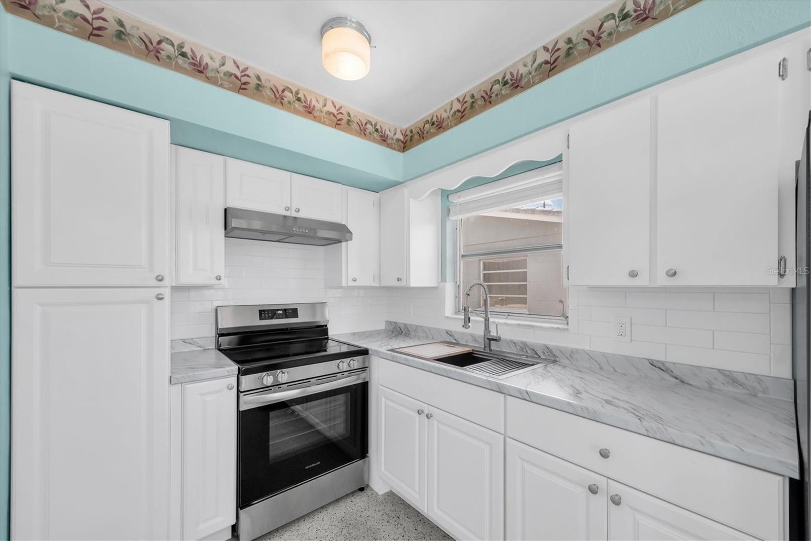 Image 10 of 33 For 11095 2nd Street E Unit A