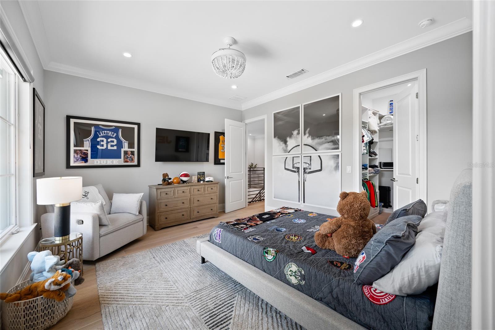Image 71 of 100 For 2623 Parkview Street