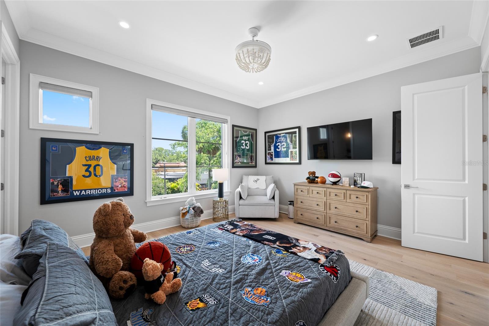 Image 75 of 100 For 2623 Parkview Street