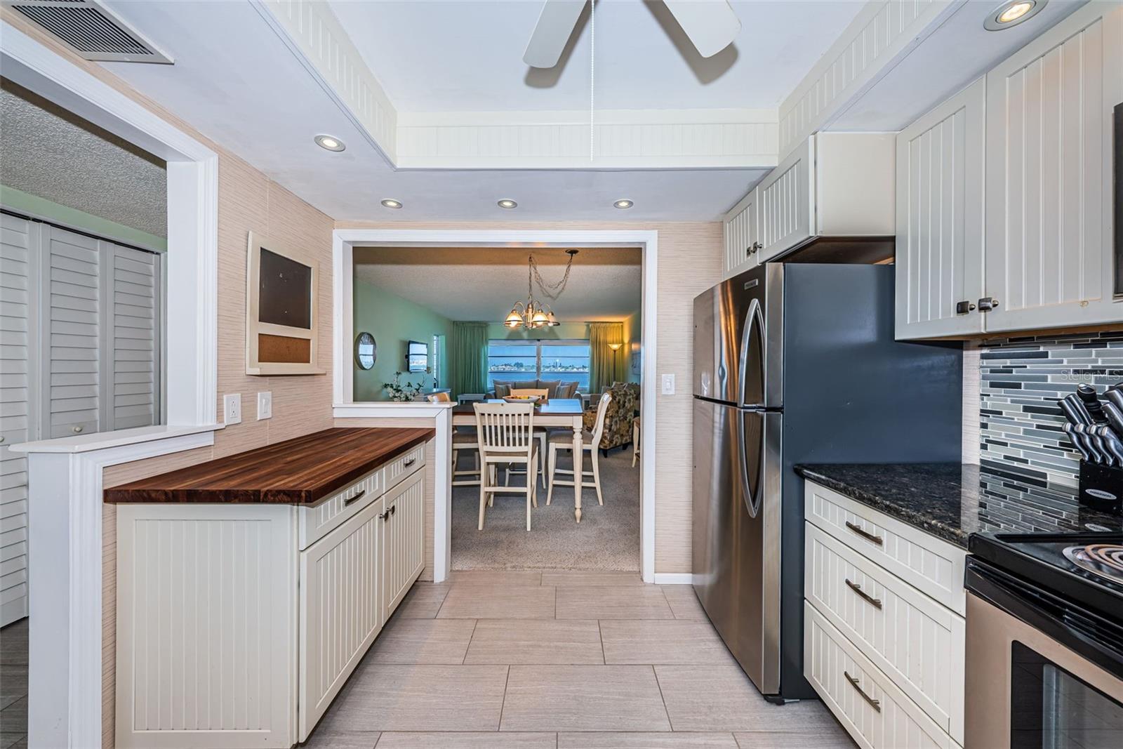Image 10 of 65 For 4750 Cove Circle 304