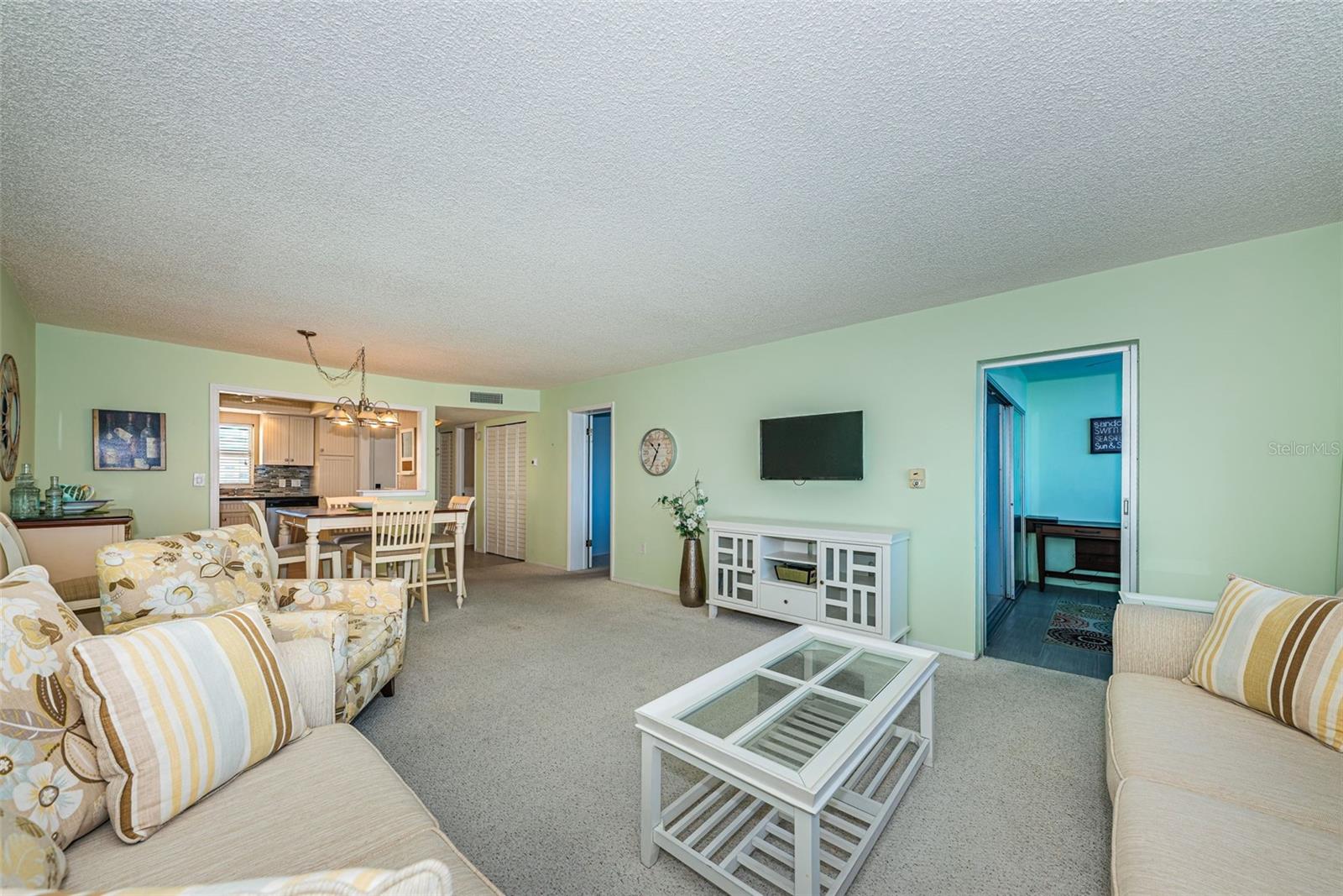 Image 21 of 65 For 4750 Cove Circle 304