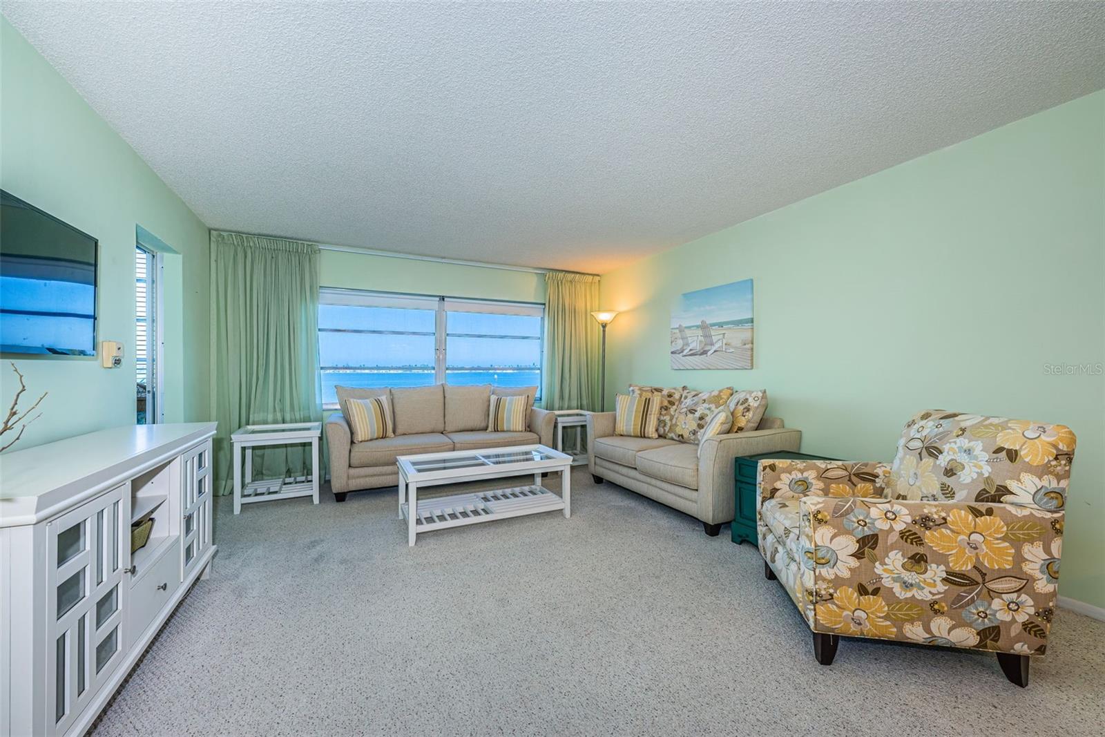 Image 3 of 65 For 4750 Cove Circle 304