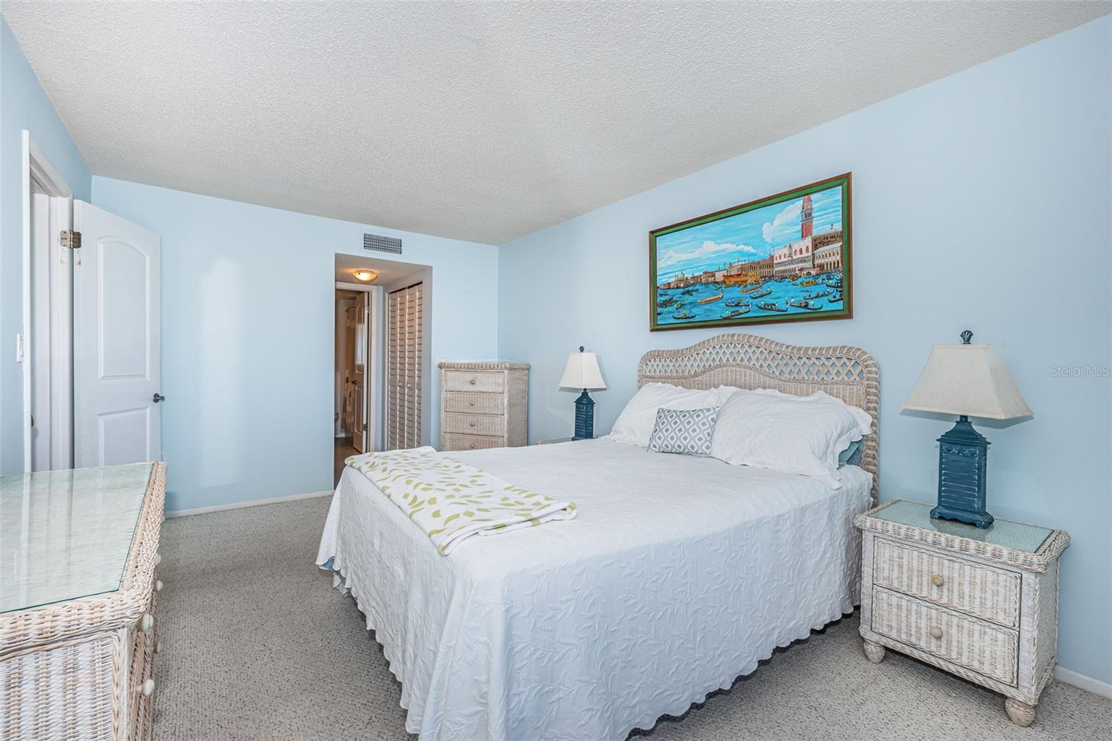 Image 32 of 65 For 4750 Cove Circle 304