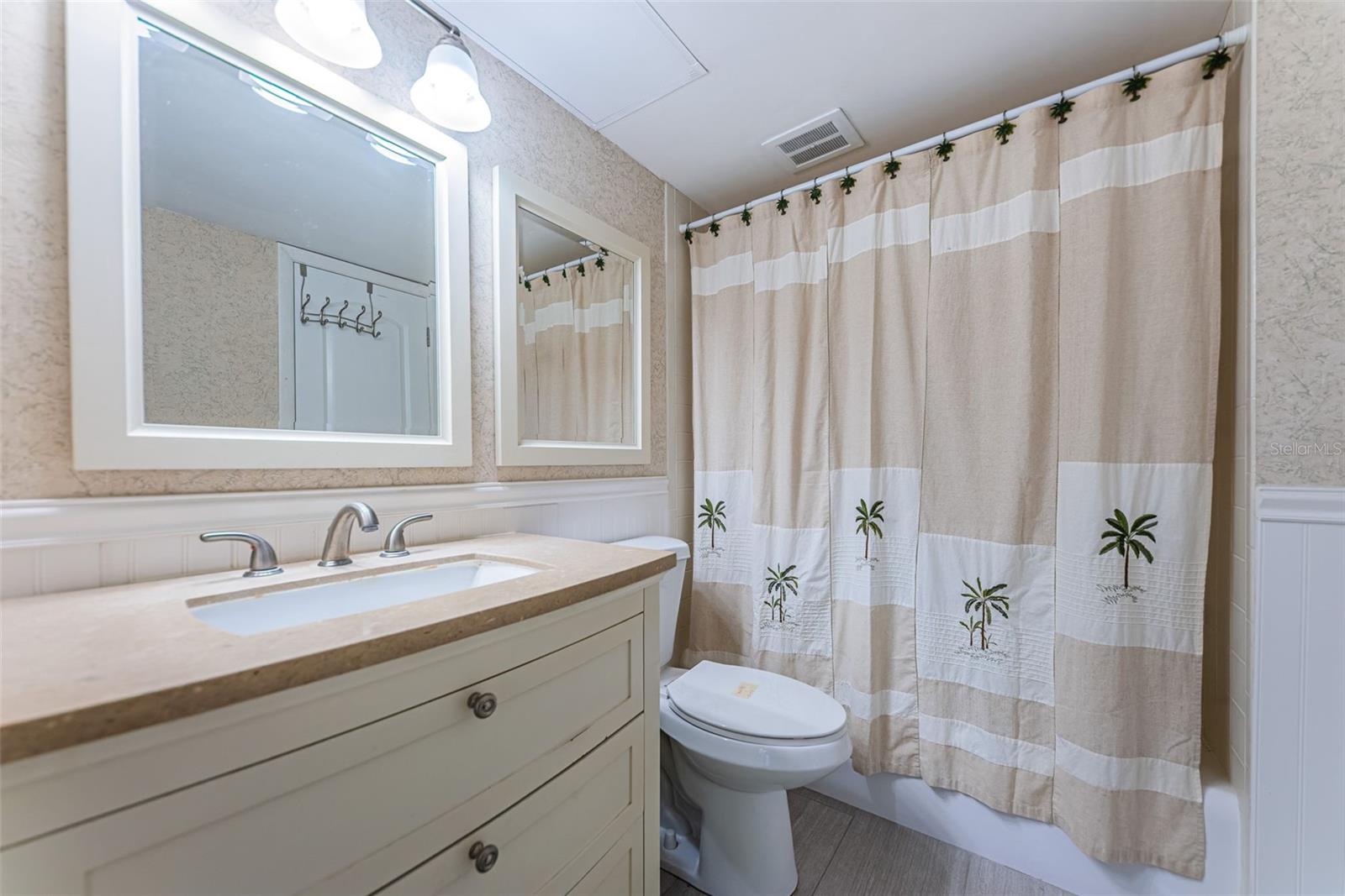 Image 35 of 65 For 4750 Cove Circle 304