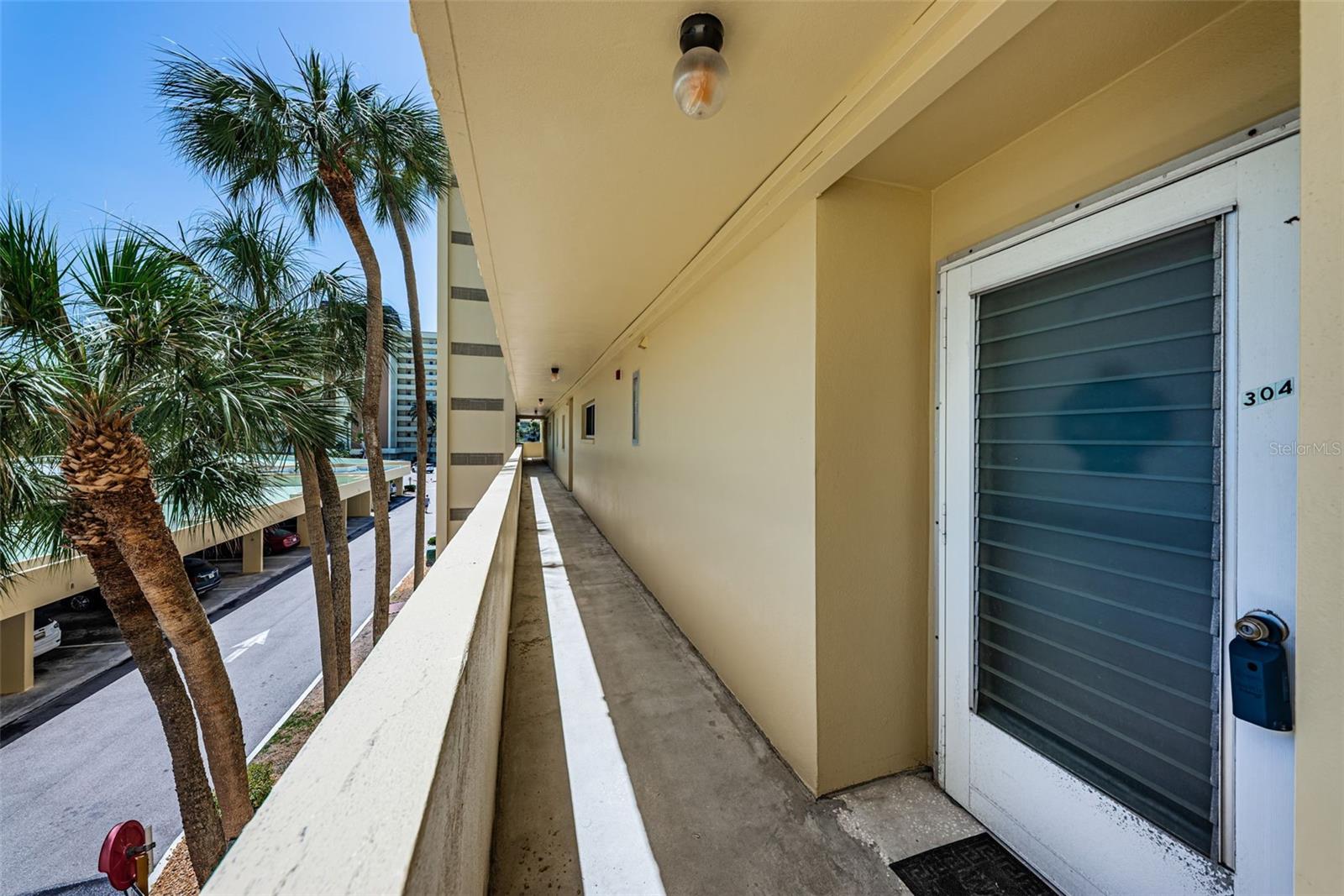 Image 6 of 65 For 4750 Cove Circle 304