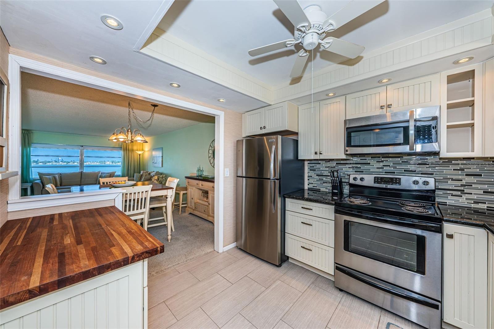 Image 7 of 65 For 4750 Cove Circle 304