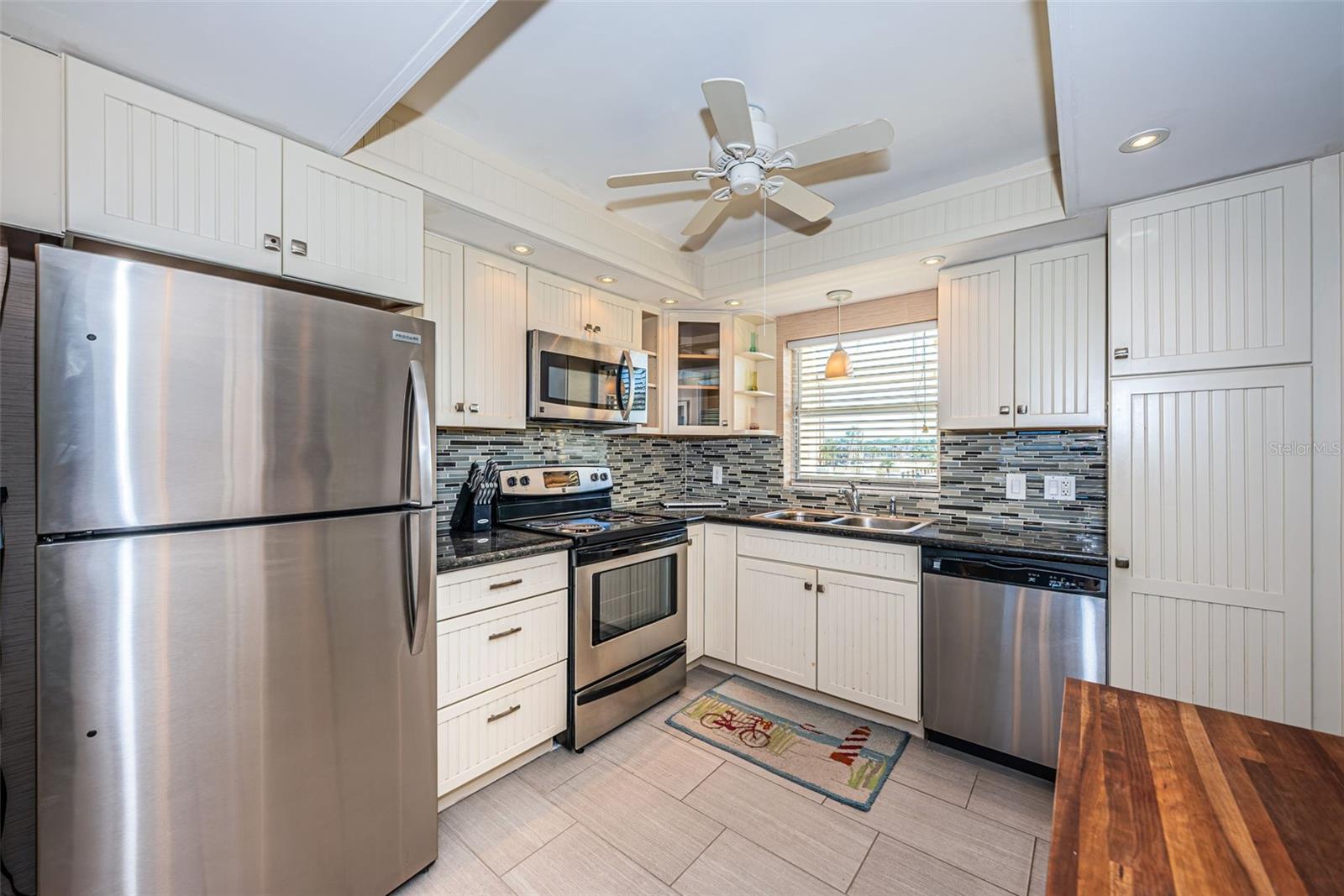 Image 9 of 65 For 4750 Cove Circle 304