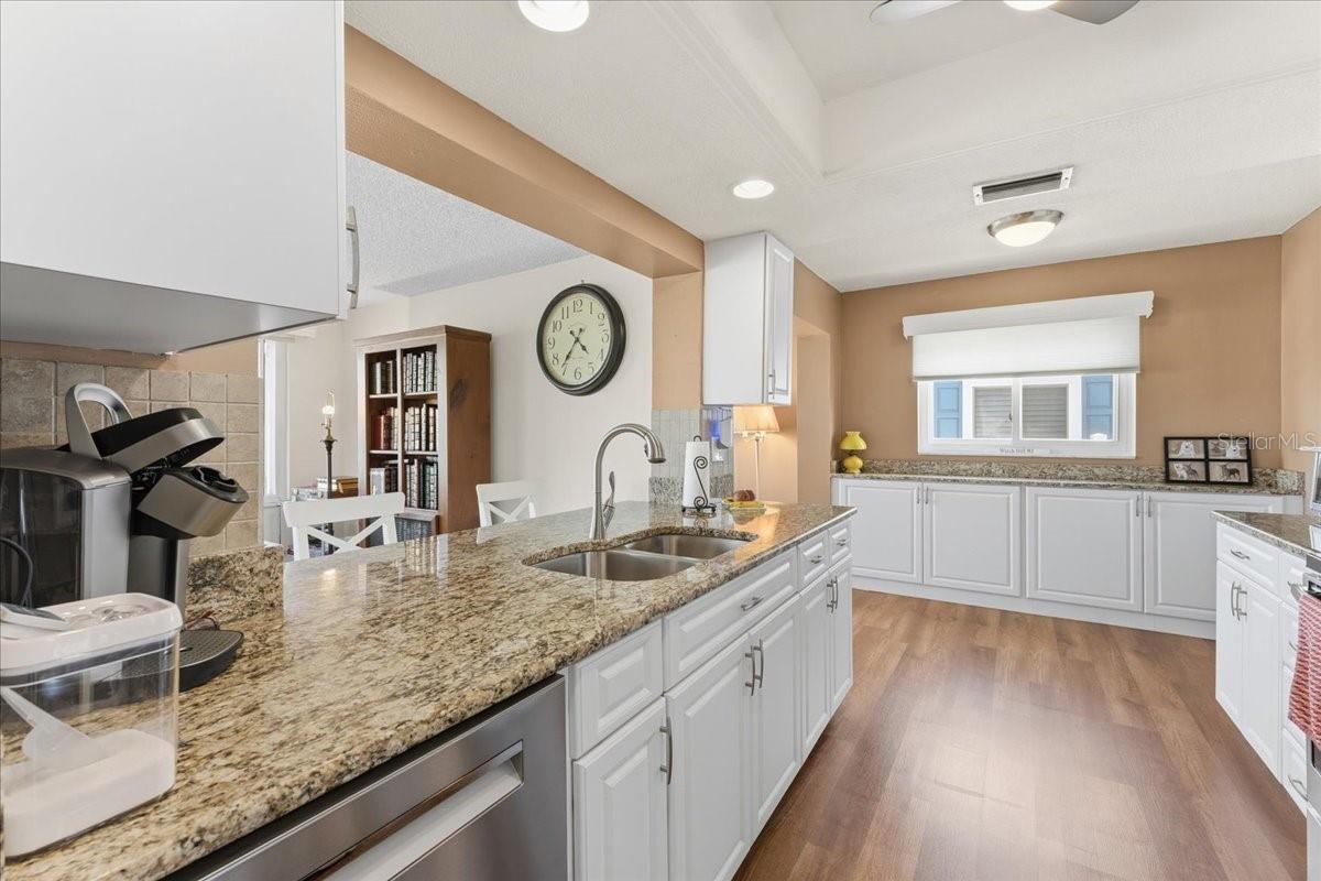 Image 16 of 50 For 9875 Mainlands Boulevard W