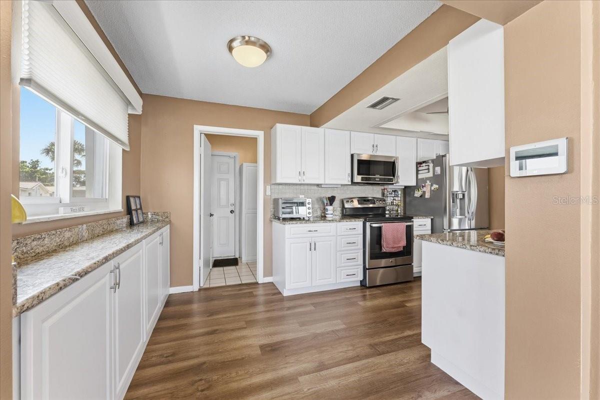 Image 22 of 50 For 9875 Mainlands Boulevard W